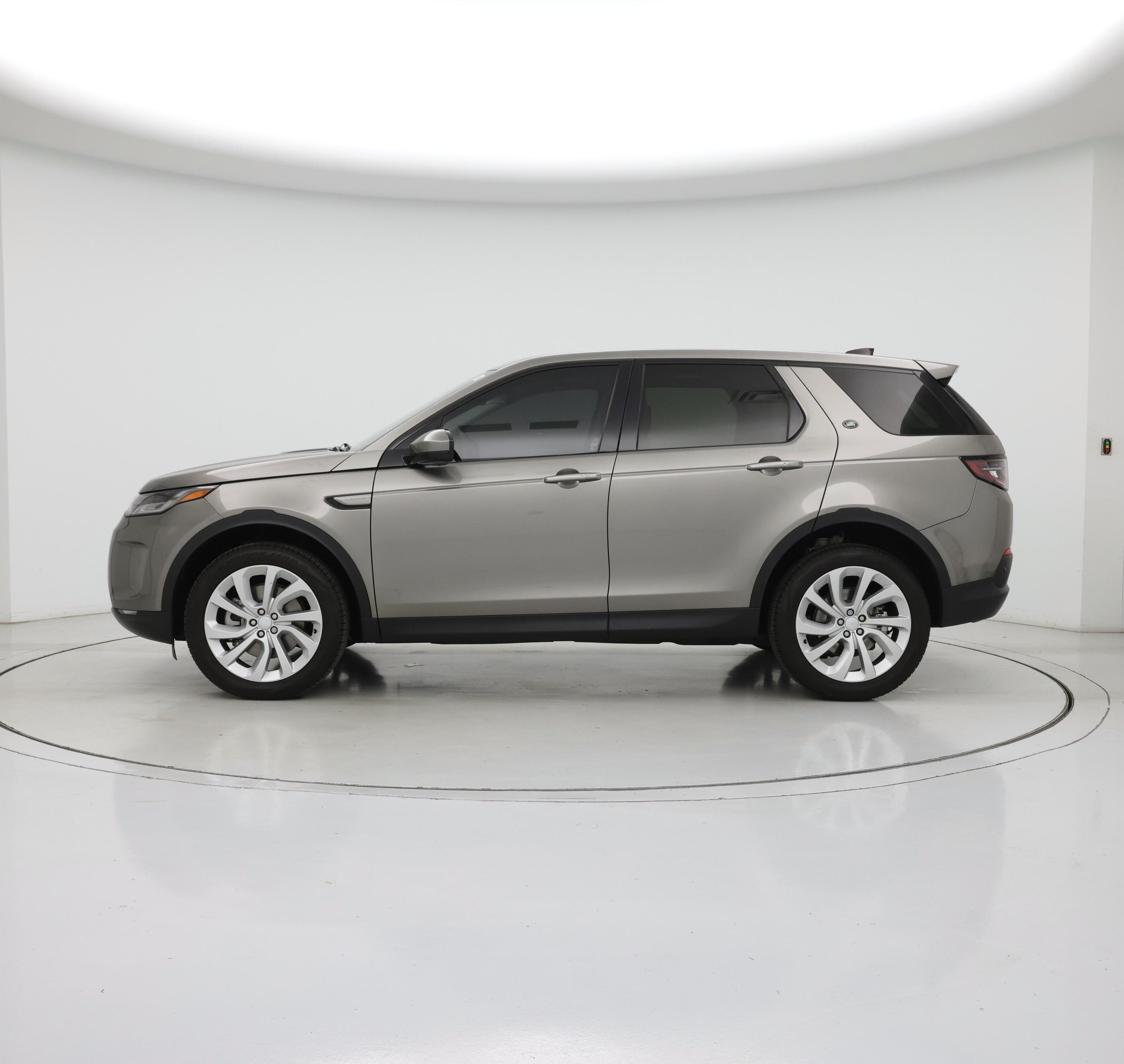 Thumbnail: 2023 Land Rover Discovery Sport - 3
