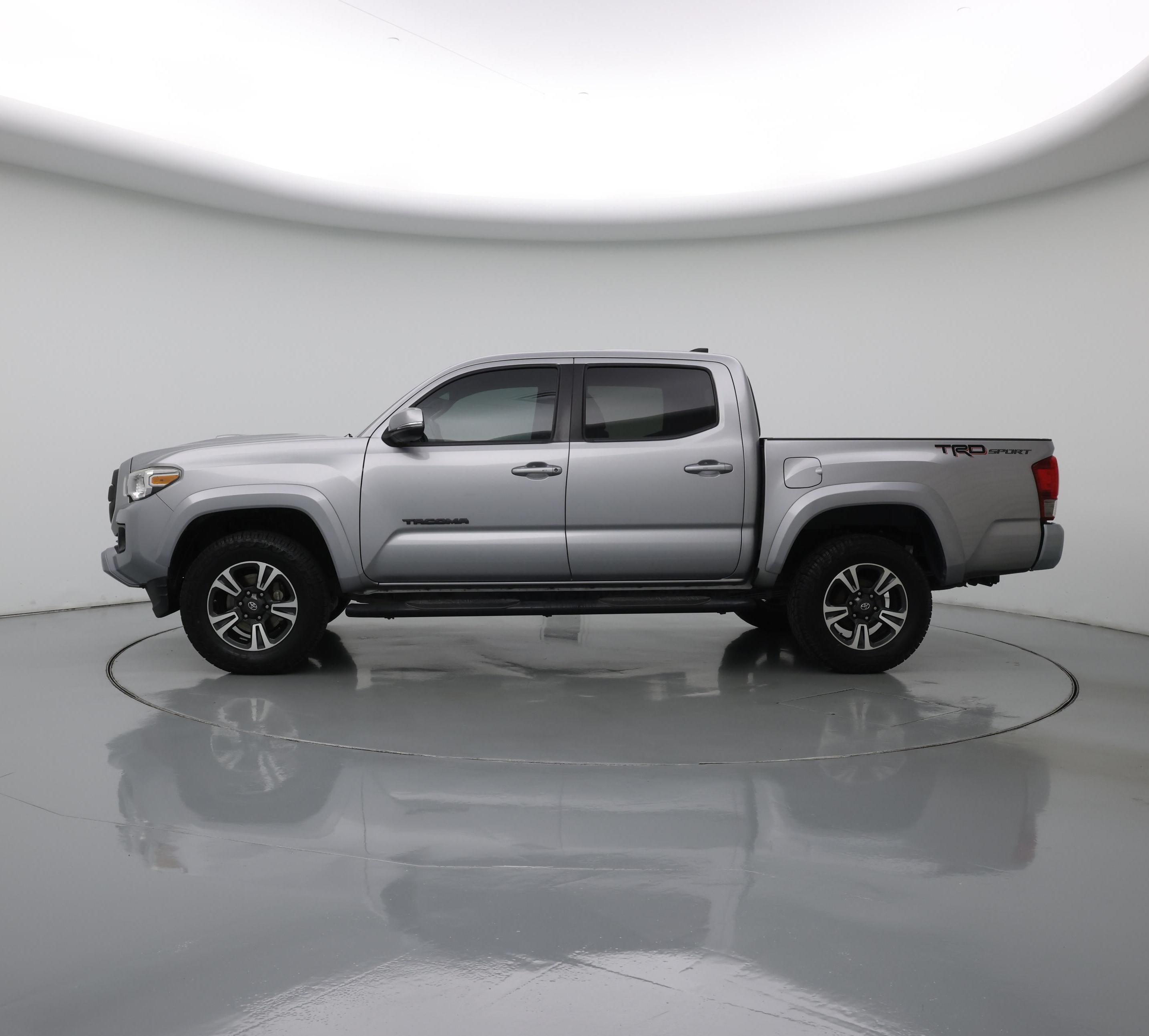 Thumbnail: 2017 Toyota Tacoma - 3