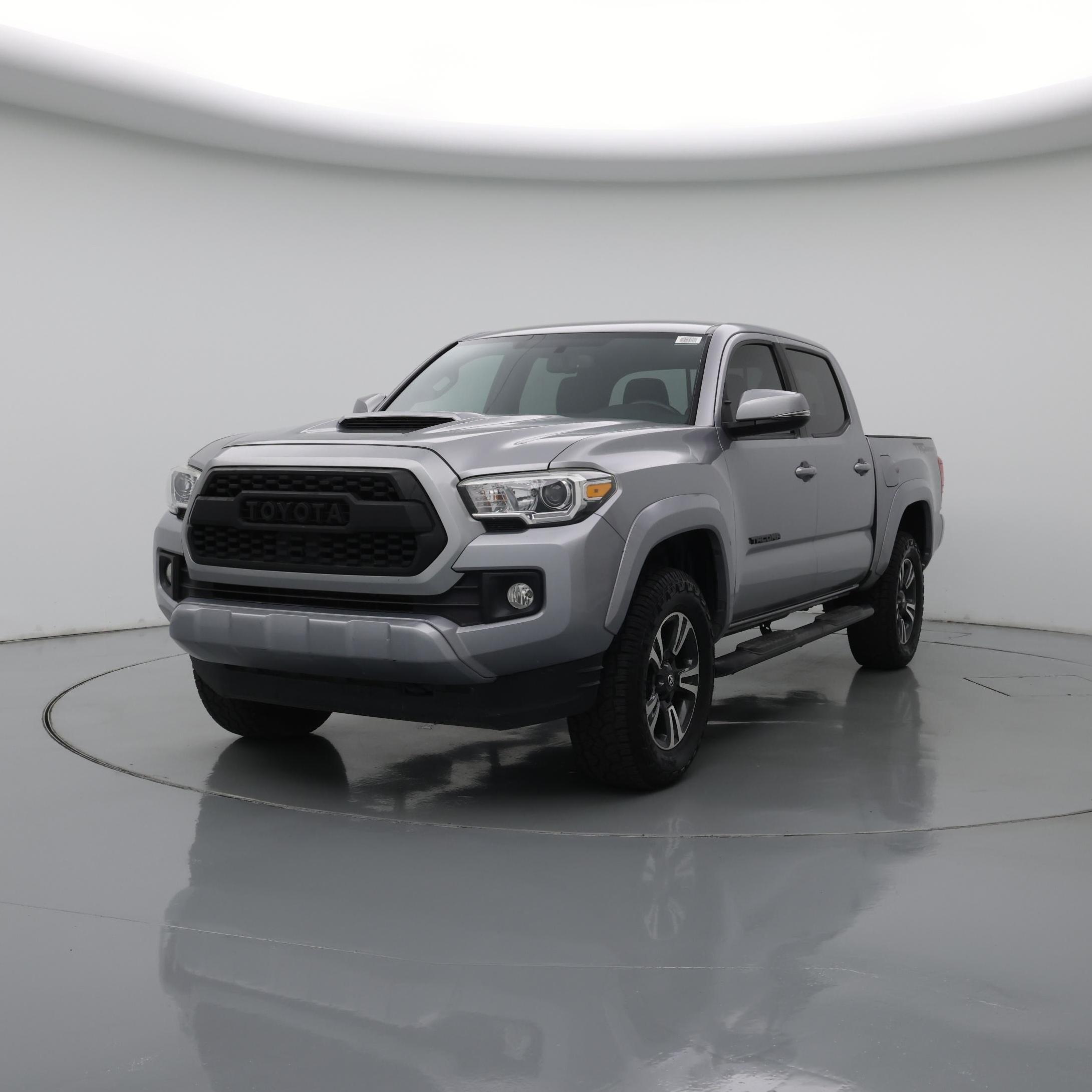 Thumbnail: 2017 Toyota Tacoma - 4