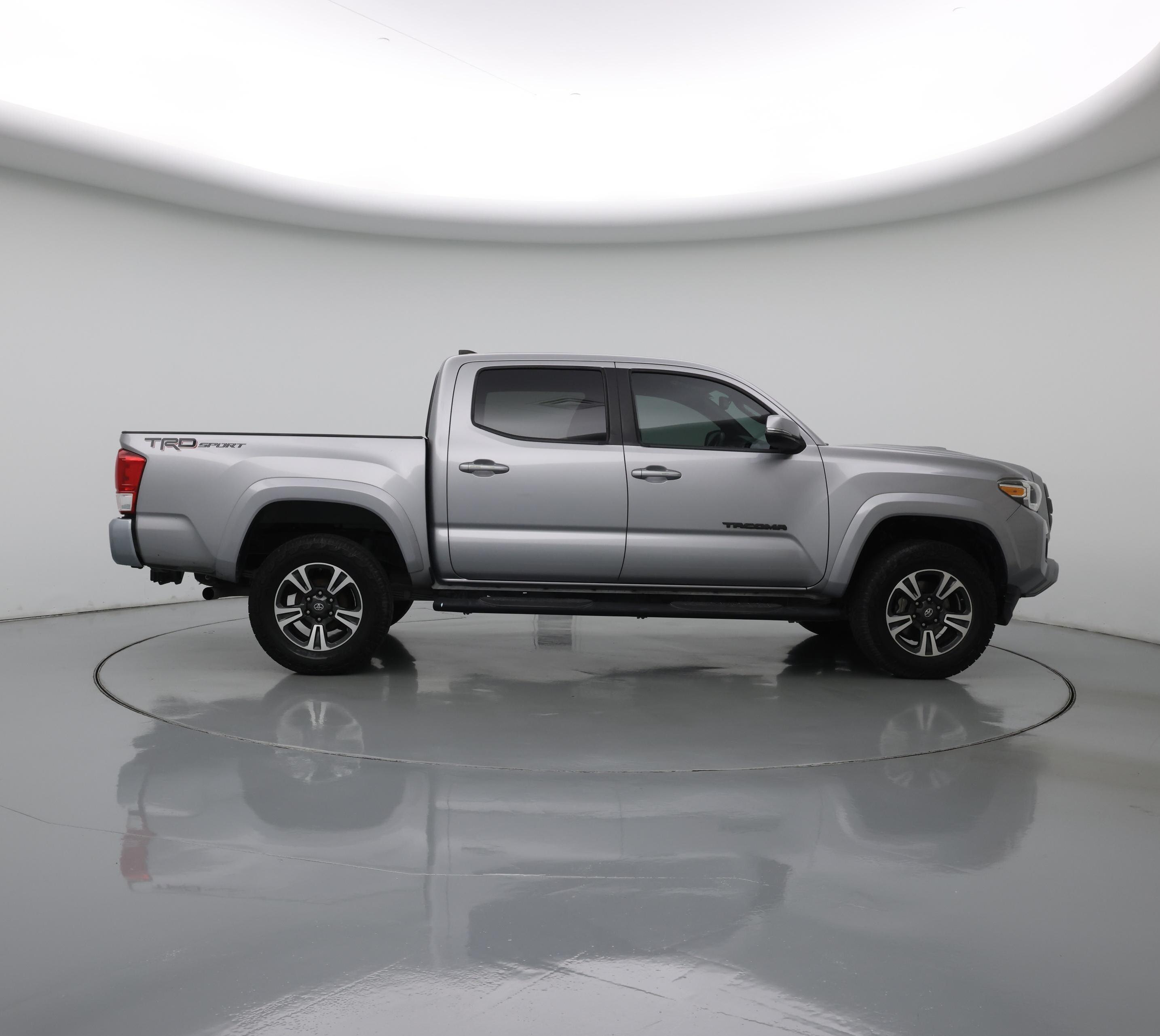 Thumbnail: 2017 Toyota Tacoma - 7