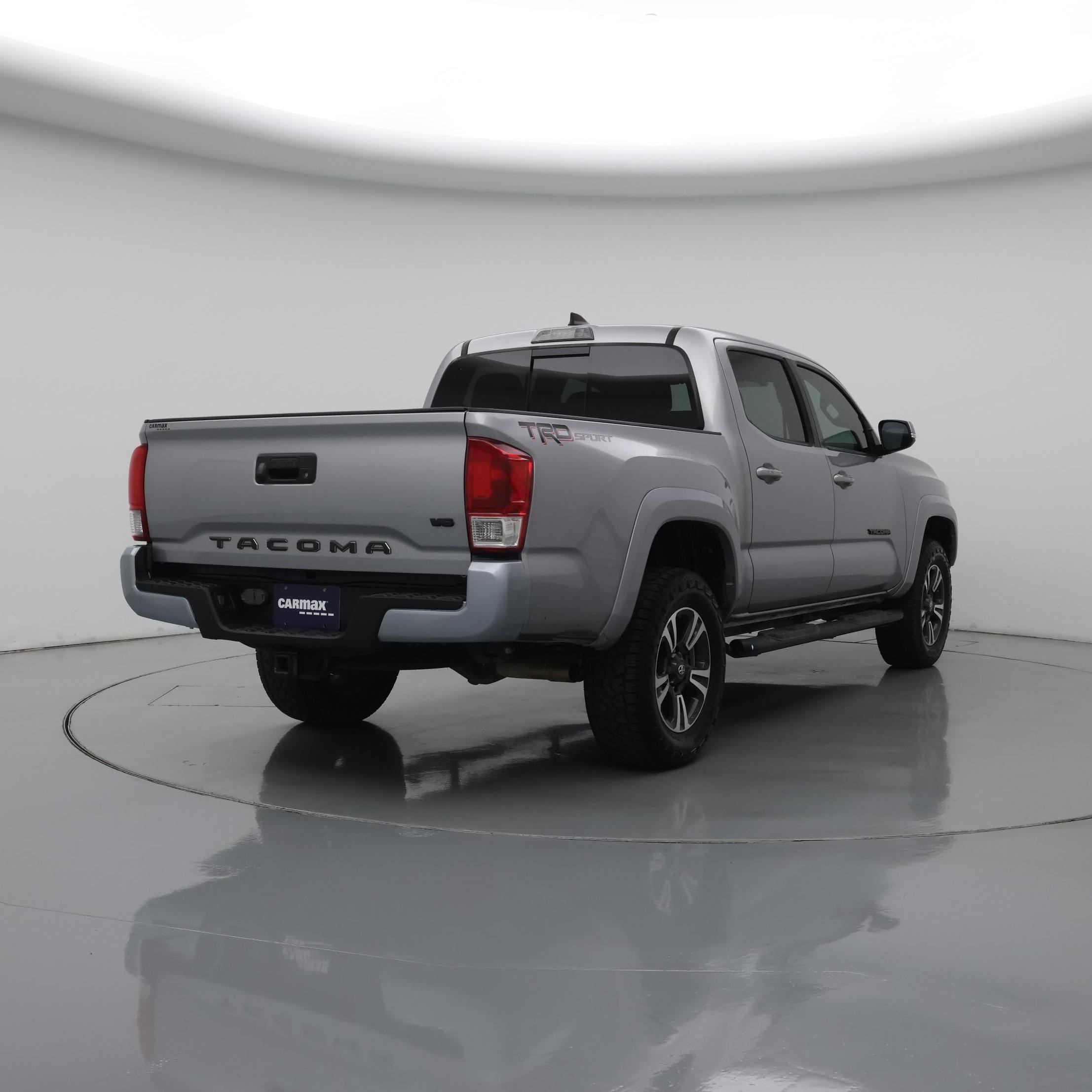 Thumbnail: 2017 Toyota Tacoma - 8