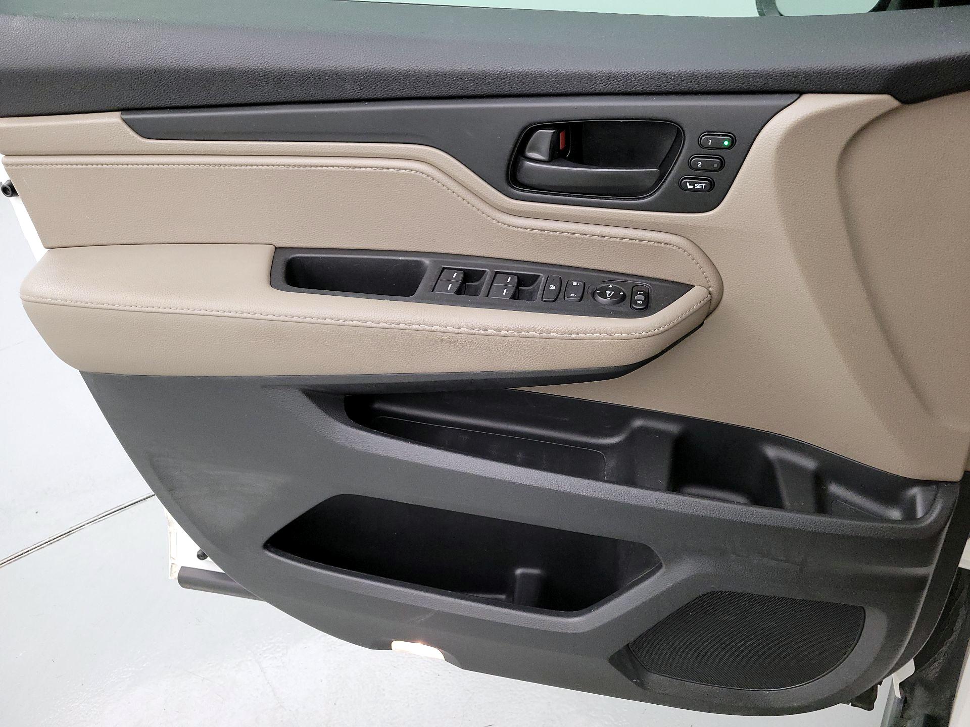 Thumbnail: 2018 Honda Odyssey - 12