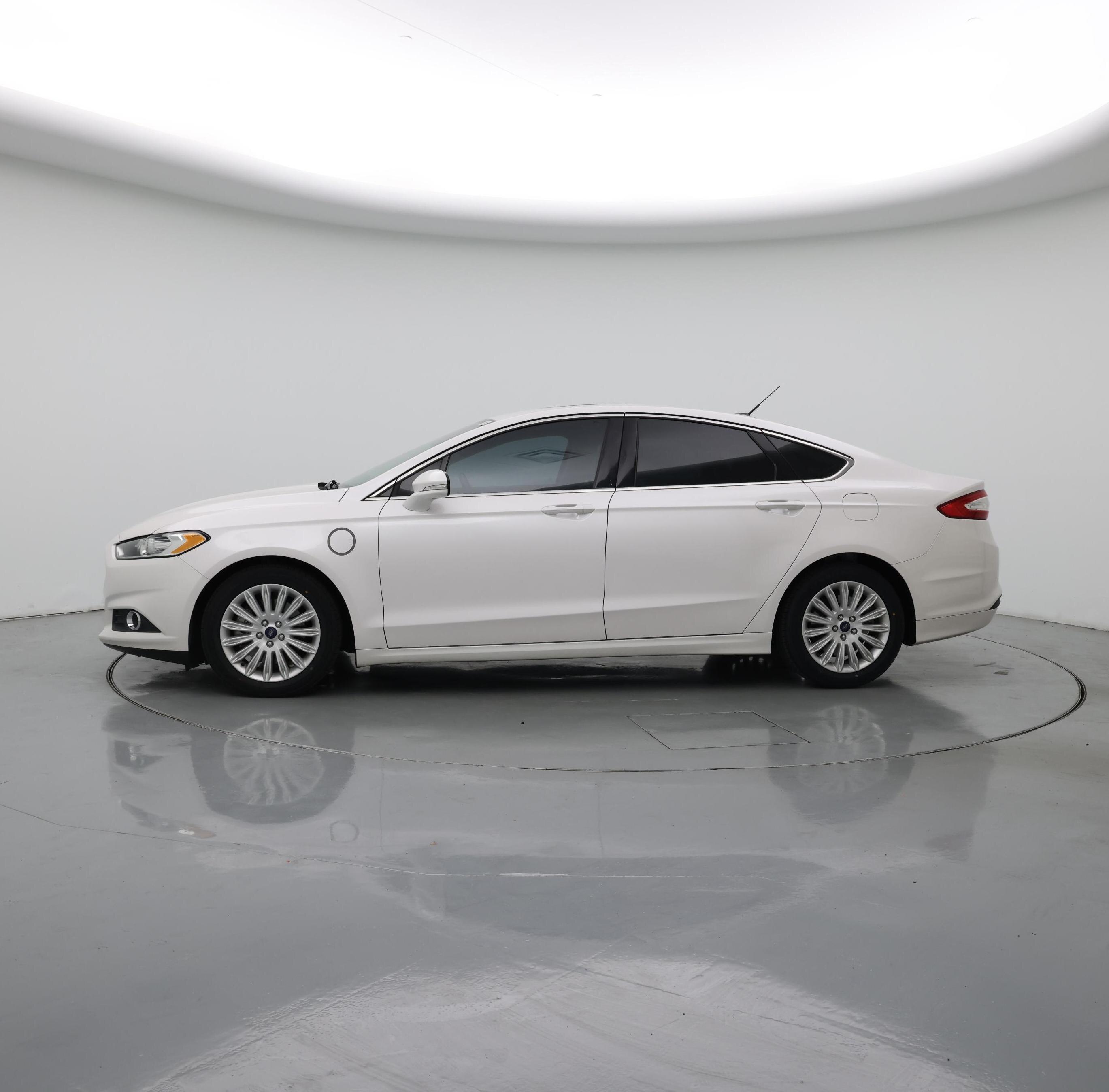 Thumbnail: 2016 Ford Fusion - 3
