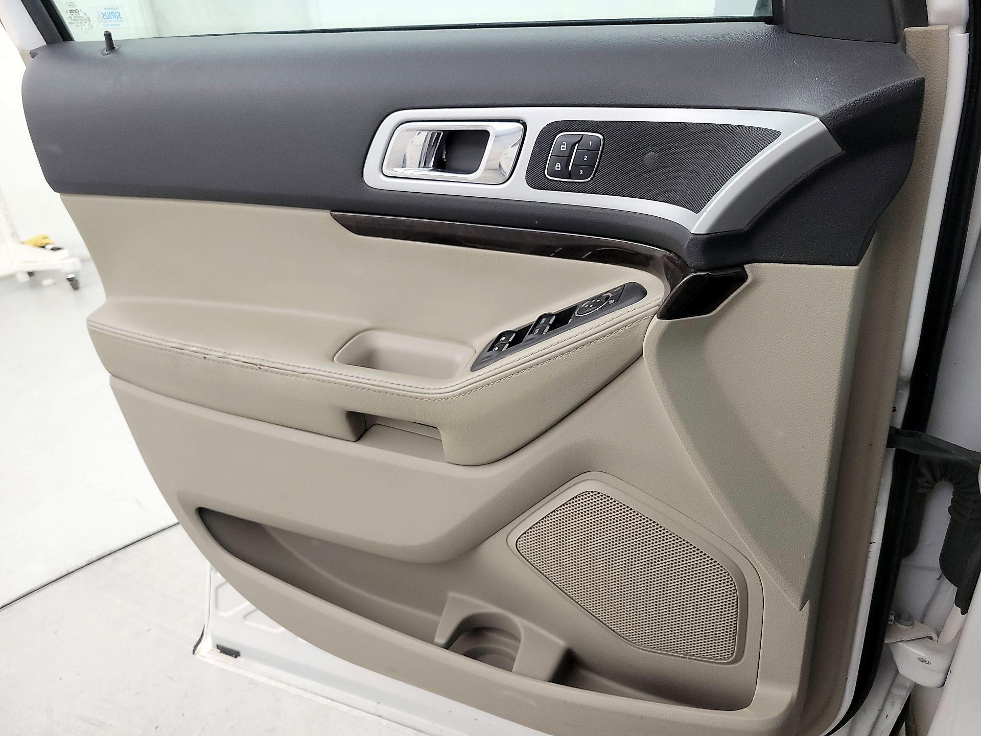 Thumbnail: 2015 Ford Explorer - 12