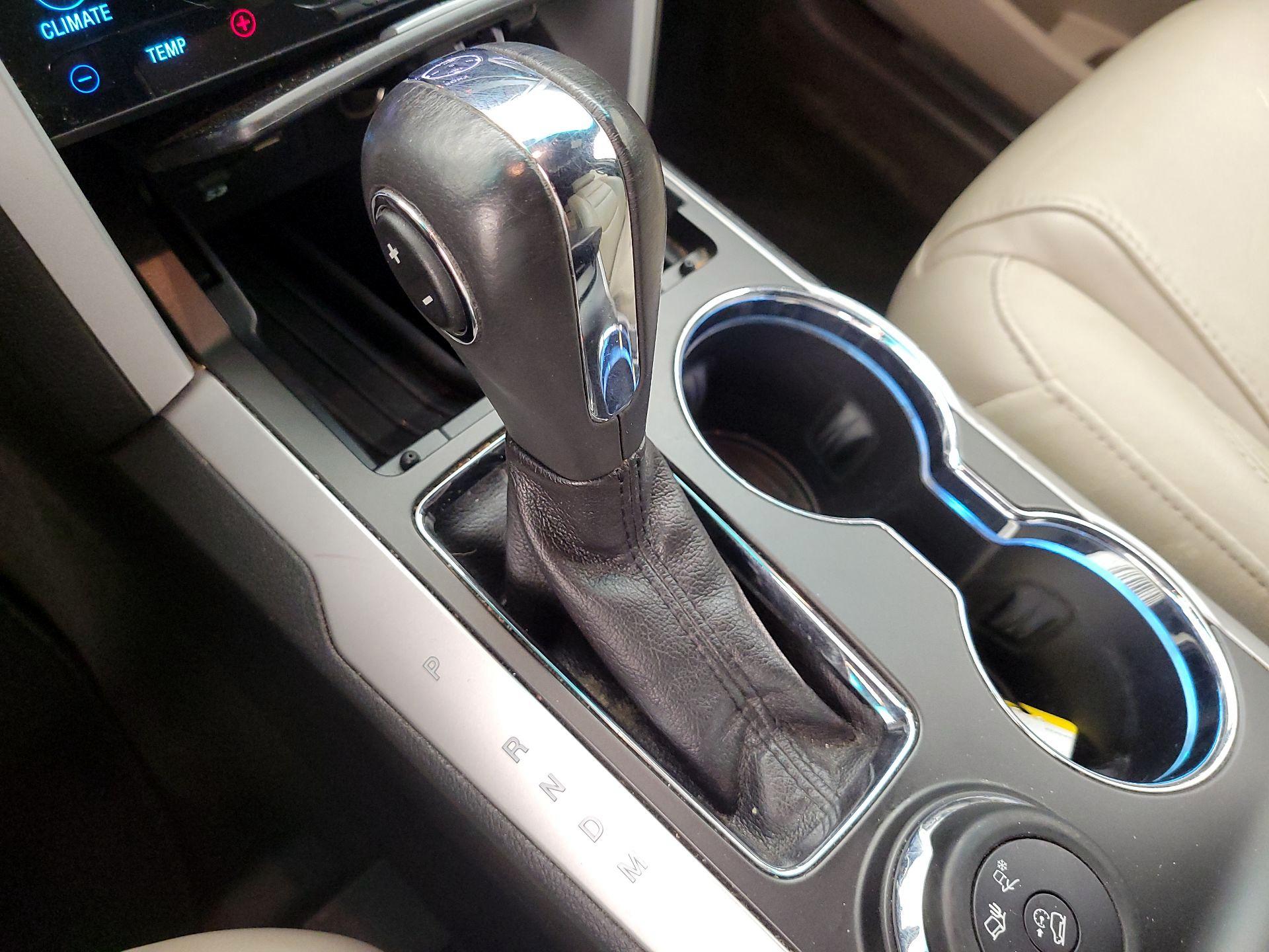 Thumbnail: 2015 Ford Explorer - 16