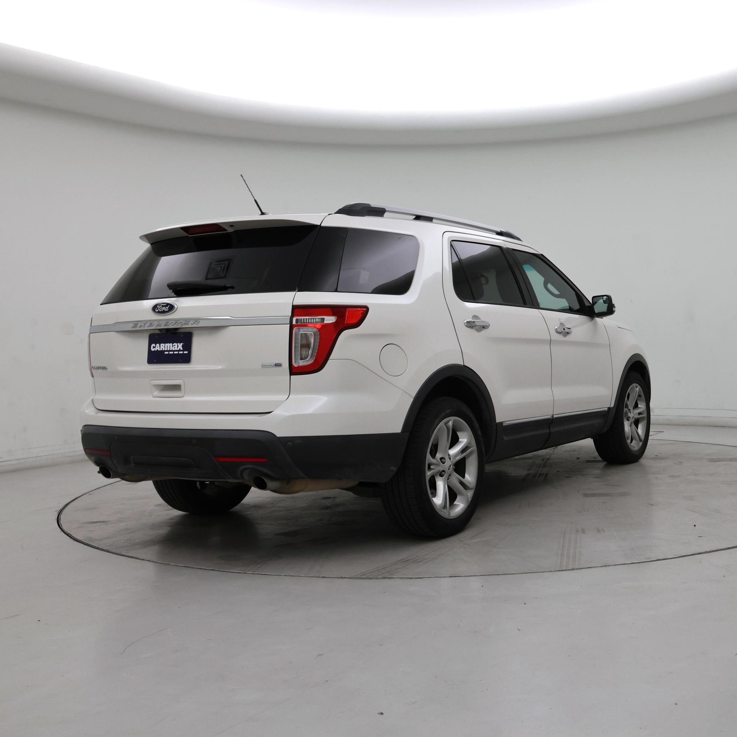 Thumbnail: 2015 Ford Explorer - 8
