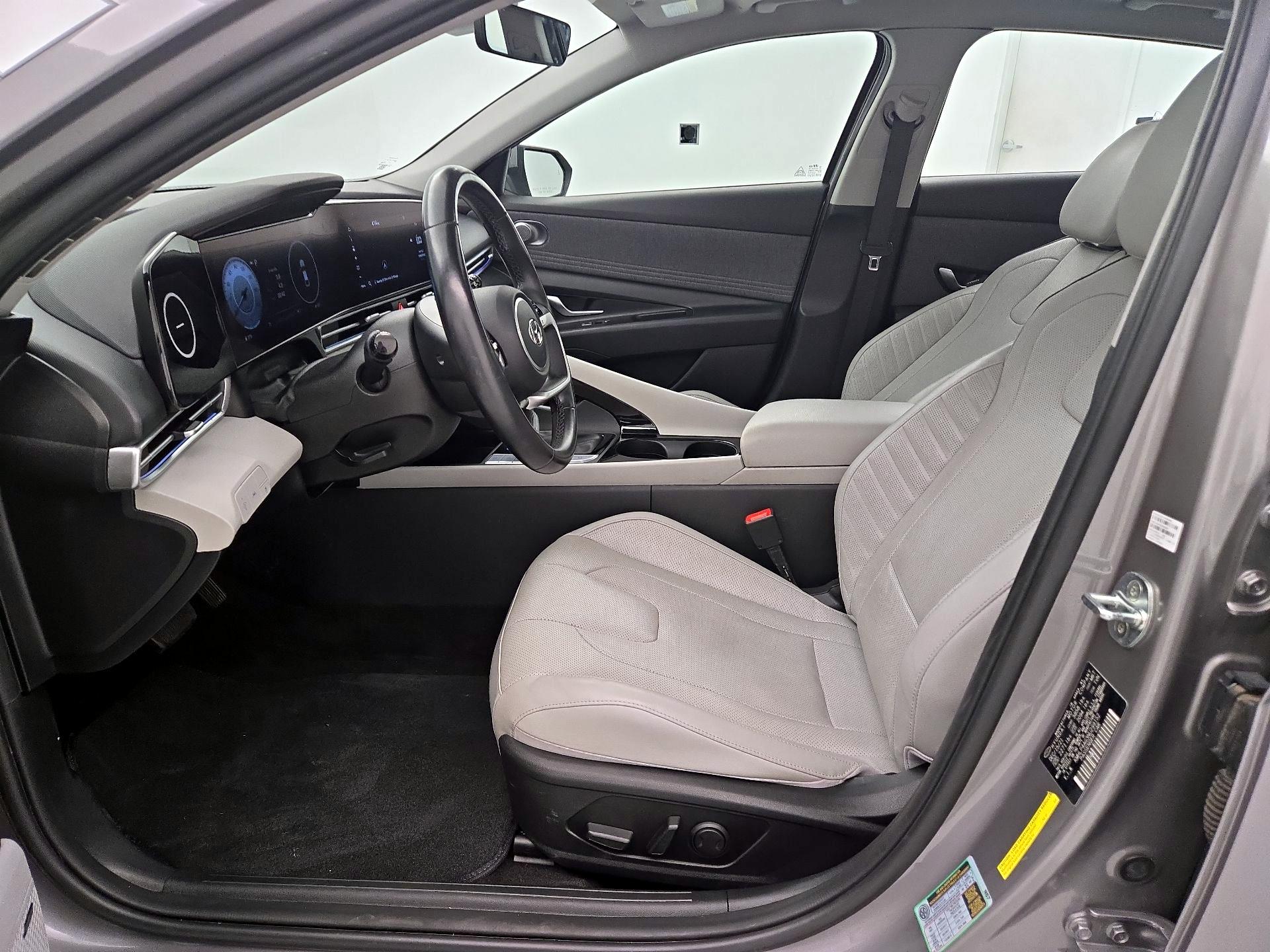 Thumbnail: 2022 Hyundai Elantra - 9