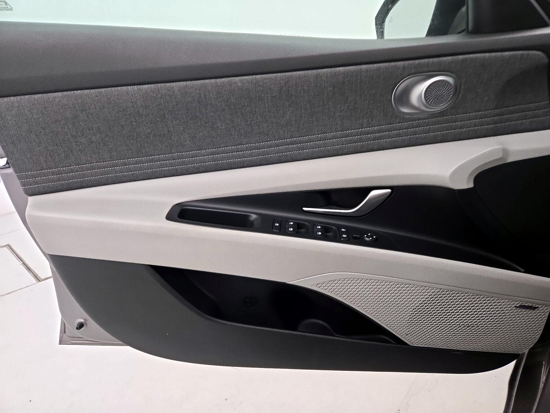 Thumbnail: 2022 Hyundai Elantra - 10