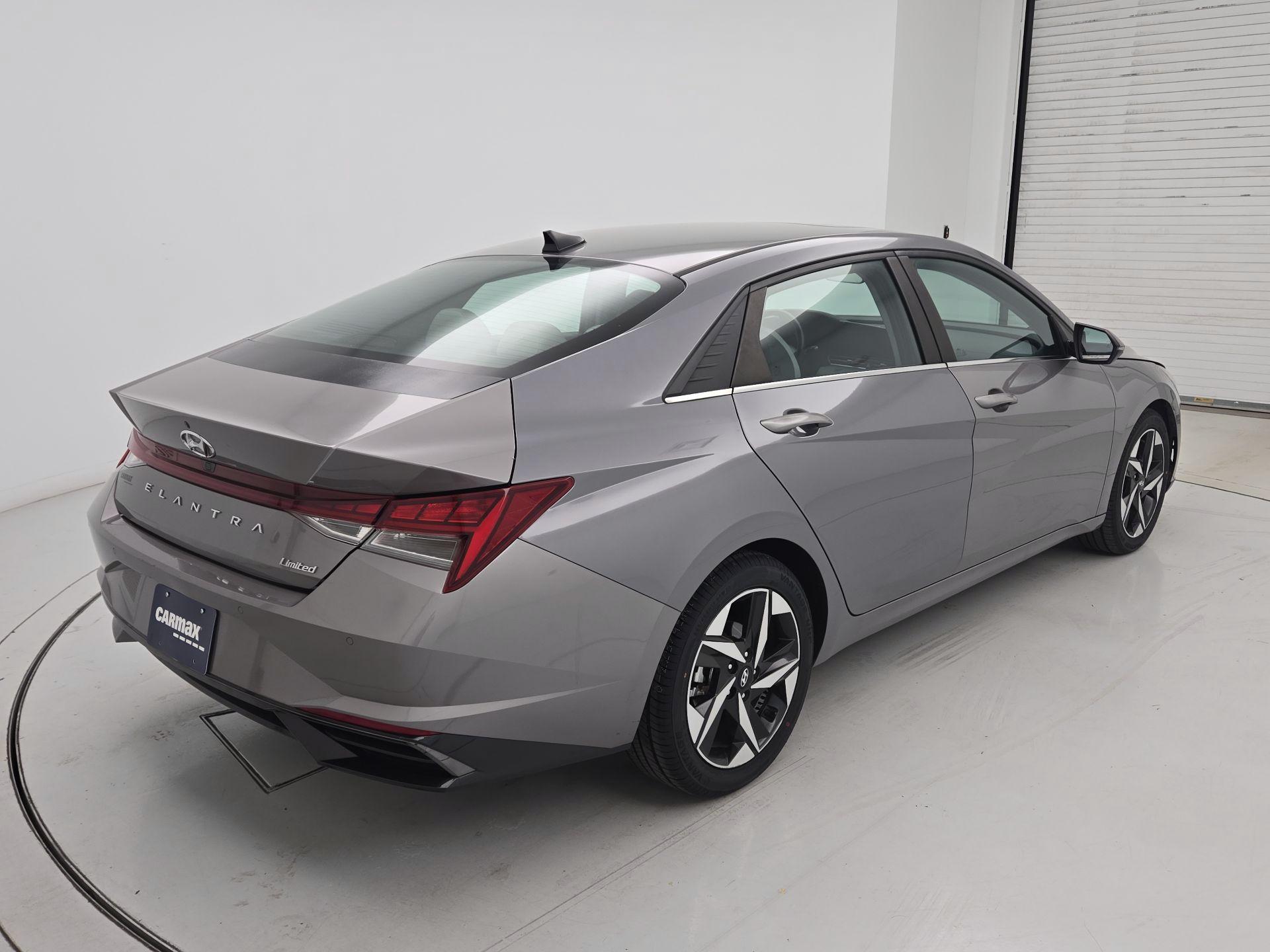 Thumbnail: 2022 Hyundai Elantra - 5