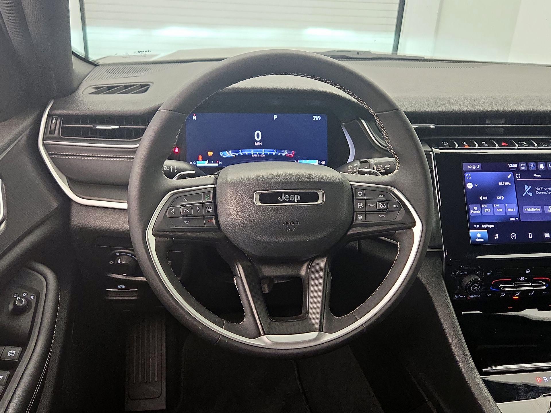 Thumbnail: 2023 Jeep Grand Cherokee - 10