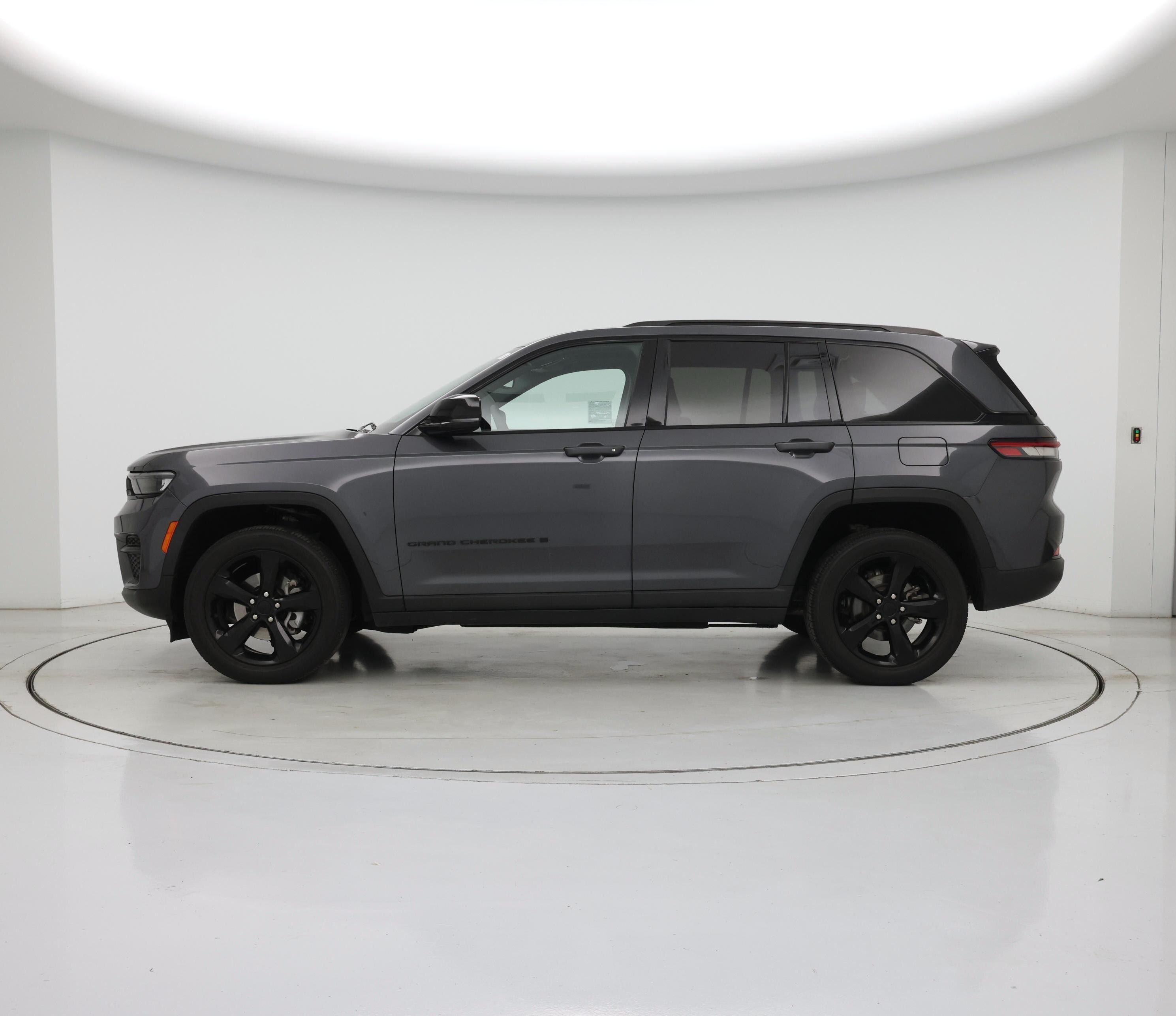 Thumbnail: 2023 Jeep Grand Cherokee - 3