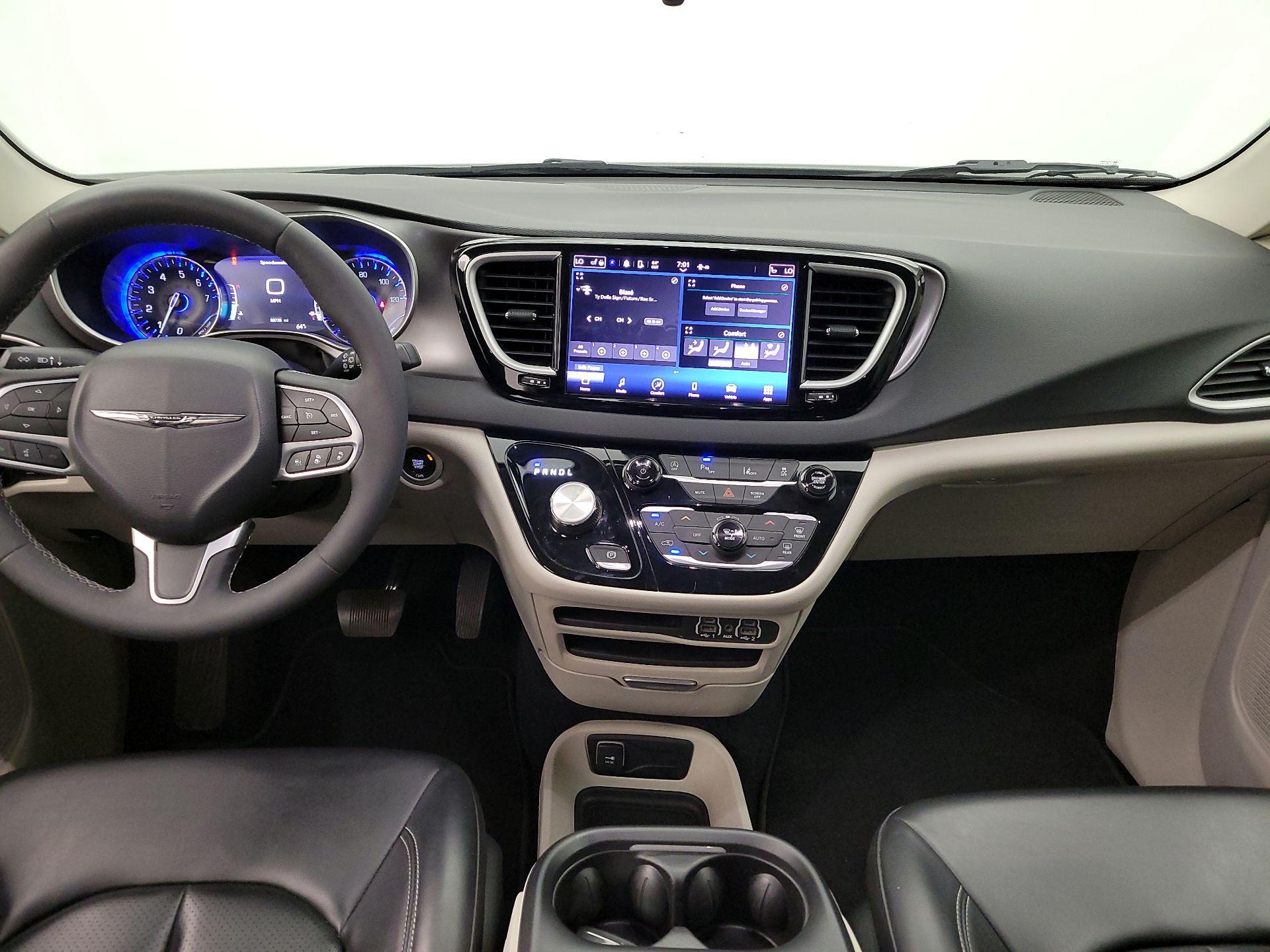 Thumbnail: 2023 Chrysler Pacifica - 9