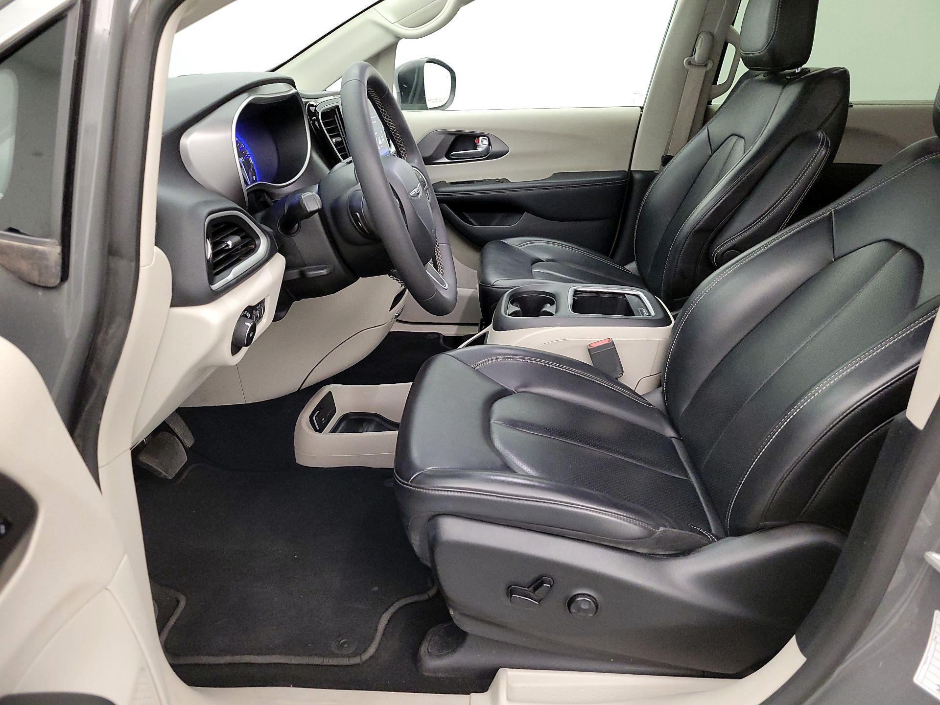 Thumbnail: 2023 Chrysler Pacifica - 11