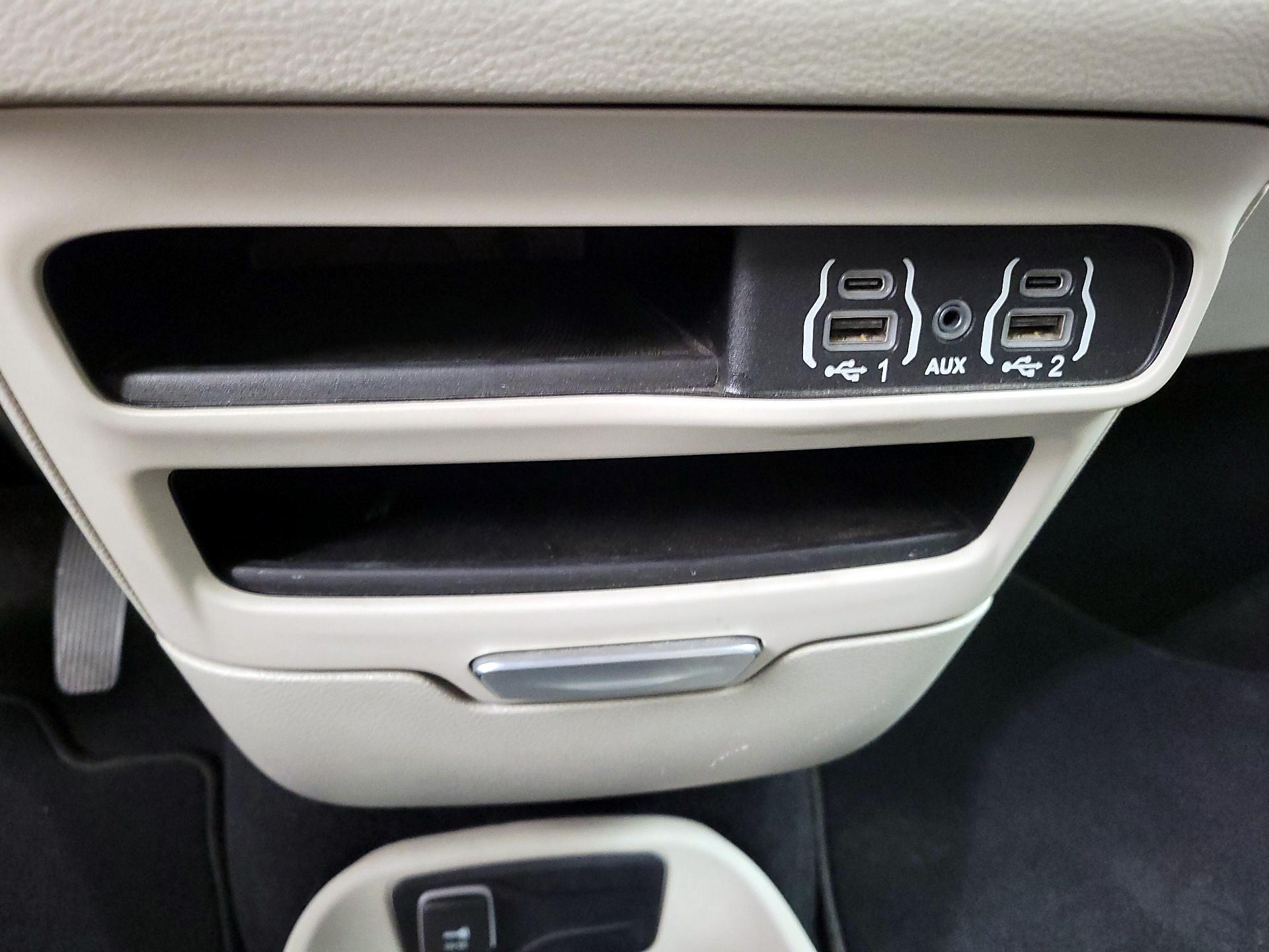 Thumbnail: 2023 Chrysler Pacifica - 18