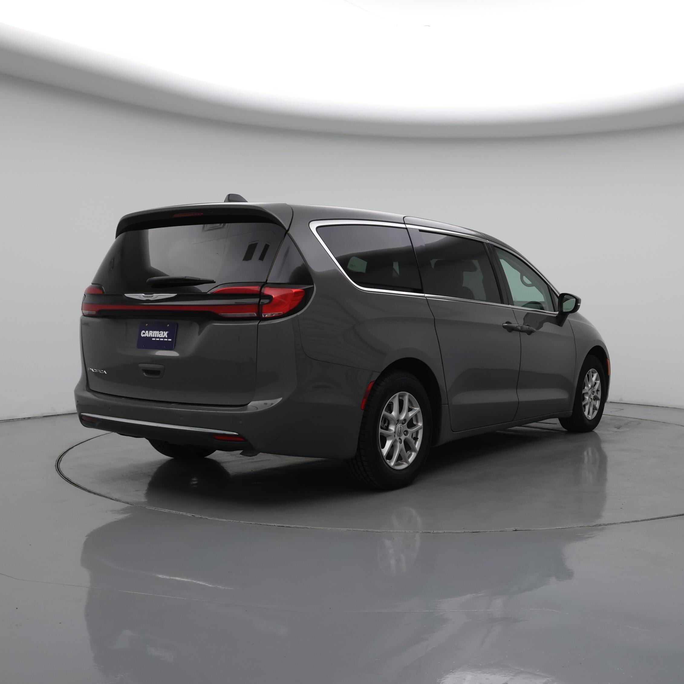 Thumbnail: 2023 Chrysler Pacifica - 8