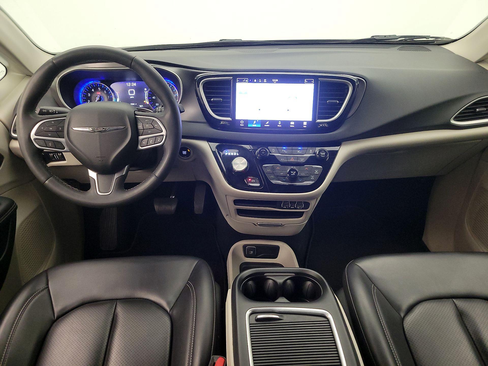 Thumbnail: 2023 Chrysler Pacifica - 9