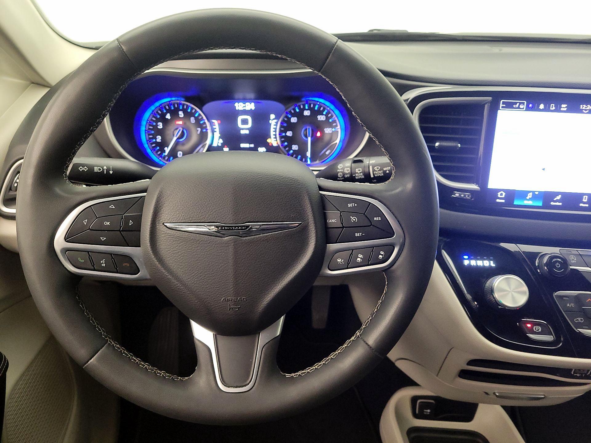 Thumbnail: 2023 Chrysler Pacifica - 10