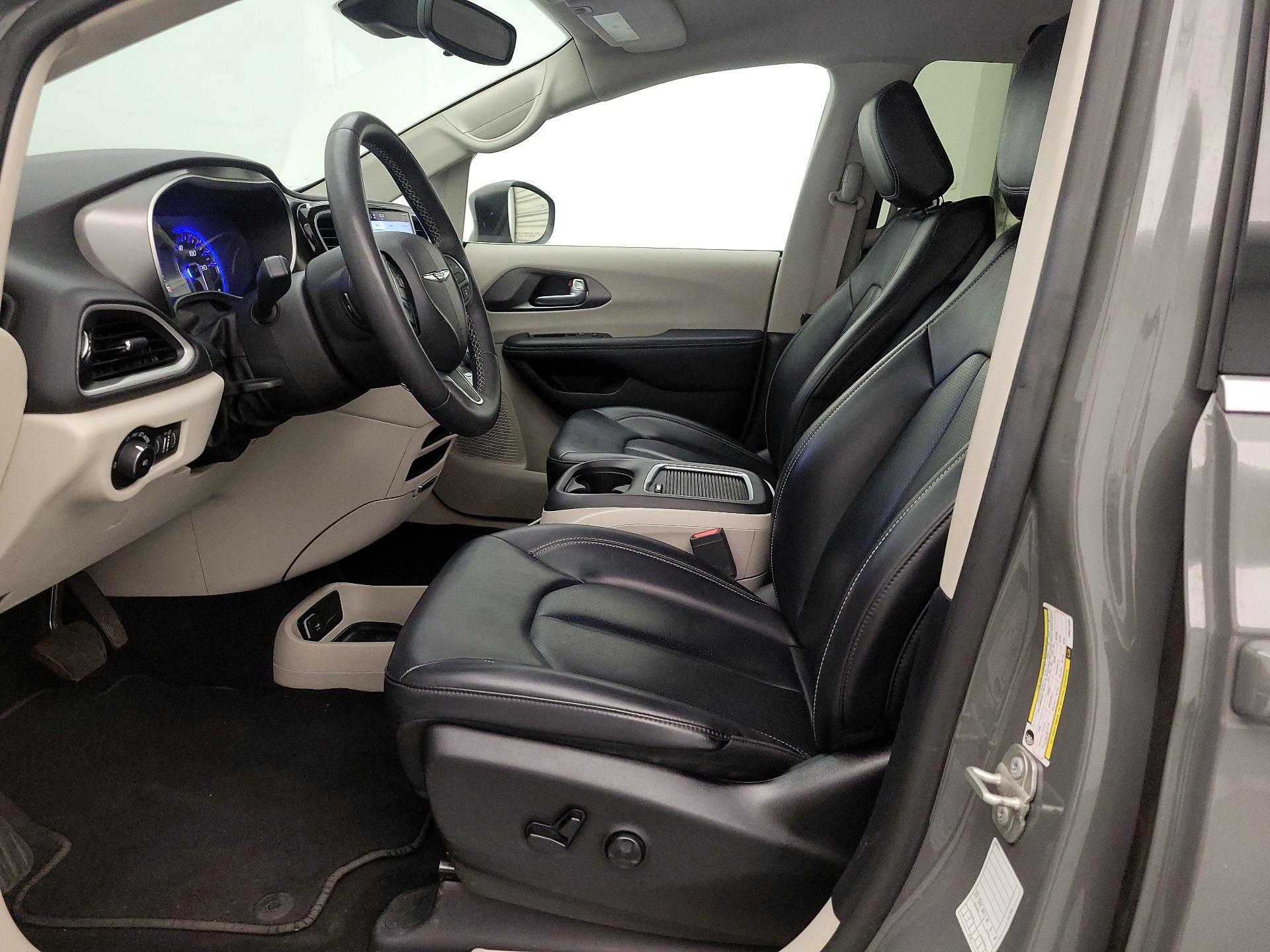 Thumbnail: 2023 Chrysler Pacifica - 11