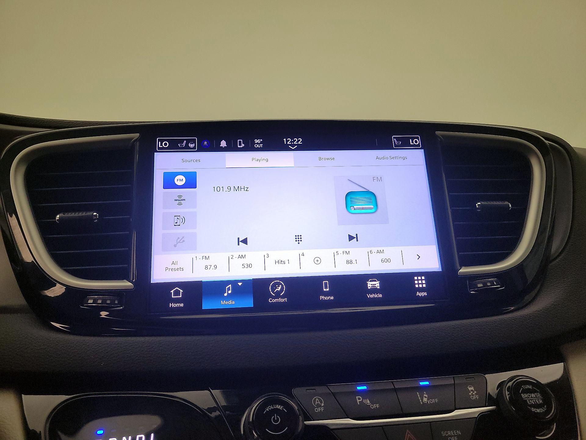 Thumbnail: 2023 Chrysler Pacifica - 15