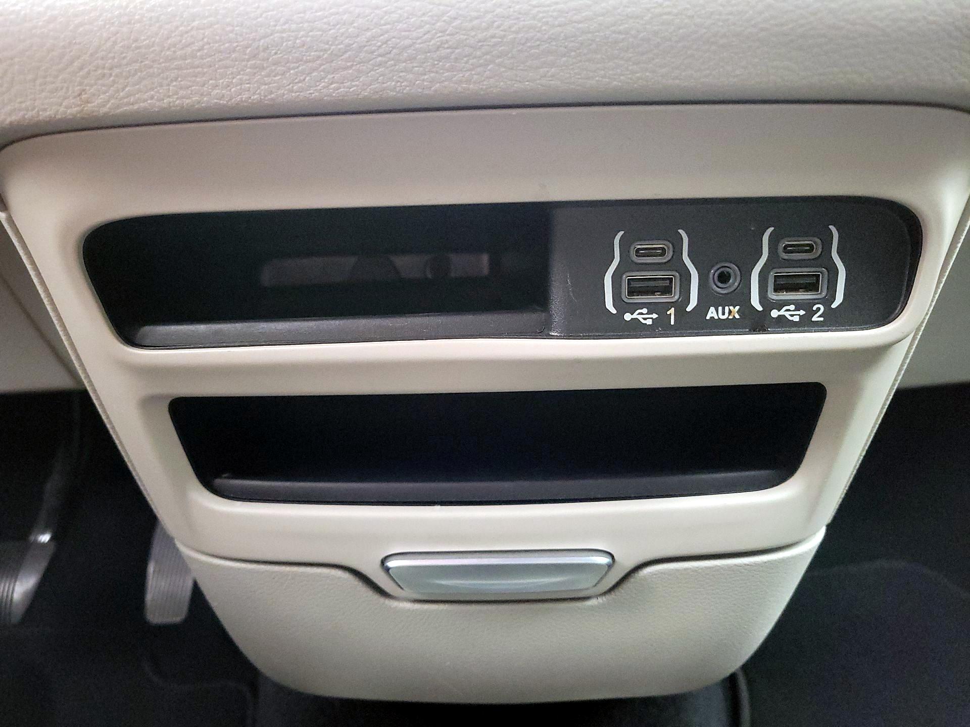 Thumbnail: 2023 Chrysler Pacifica - 18