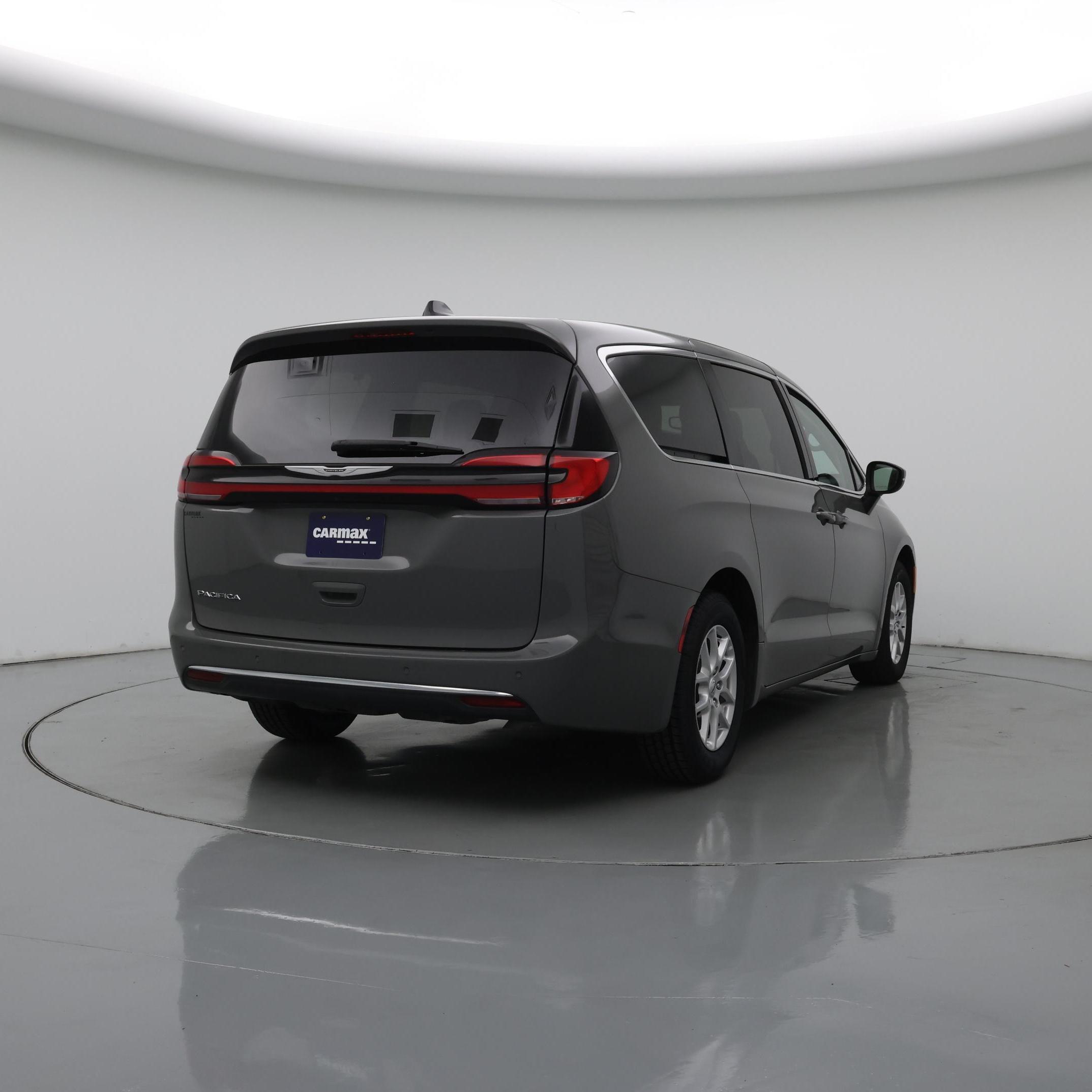 Thumbnail: 2023 Chrysler Pacifica - 8