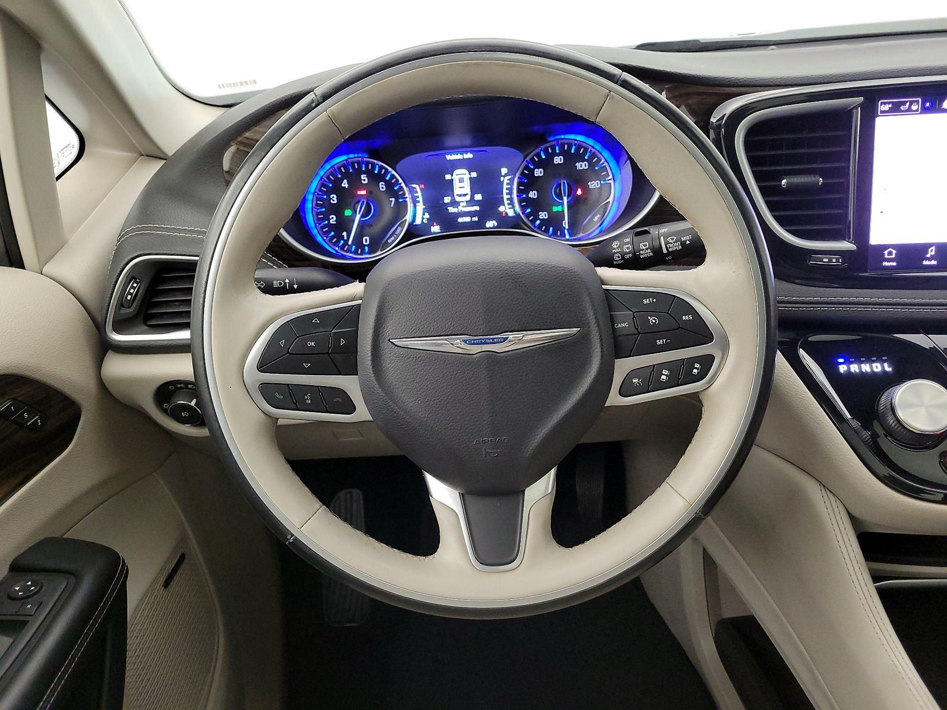 Thumbnail: 2021 Chrysler Pacifica - 10
