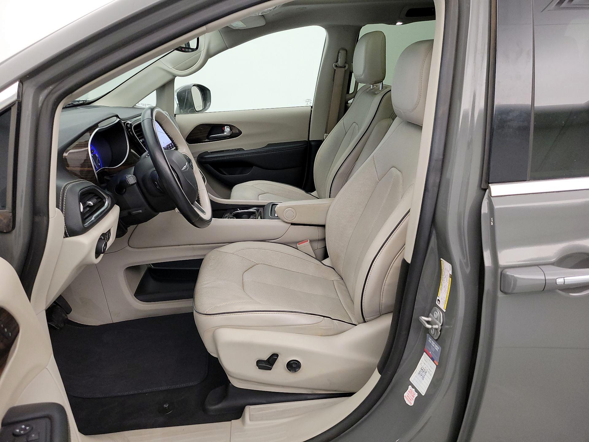 Thumbnail: 2021 Chrysler Pacifica - 11