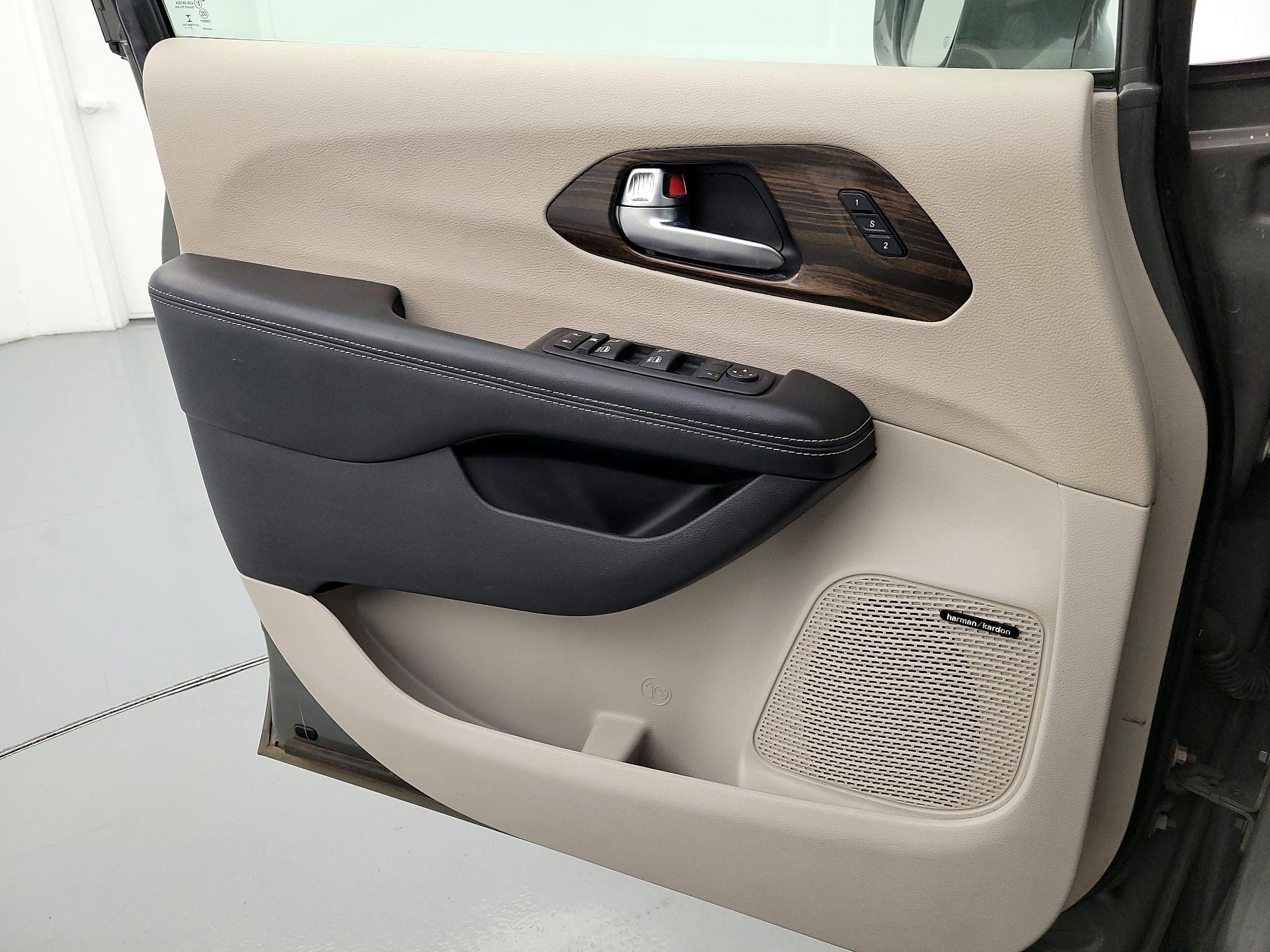 Thumbnail: 2021 Chrysler Pacifica - 12
