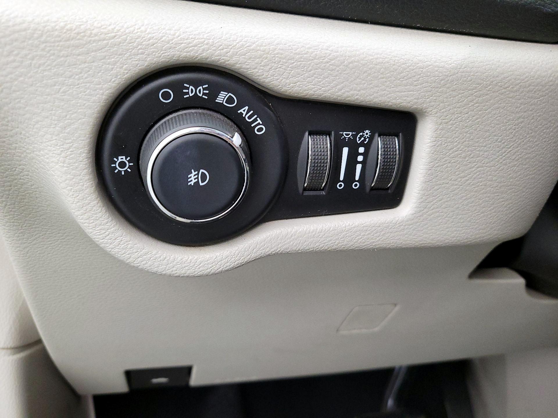 Thumbnail: 2021 Chrysler Pacifica - 13