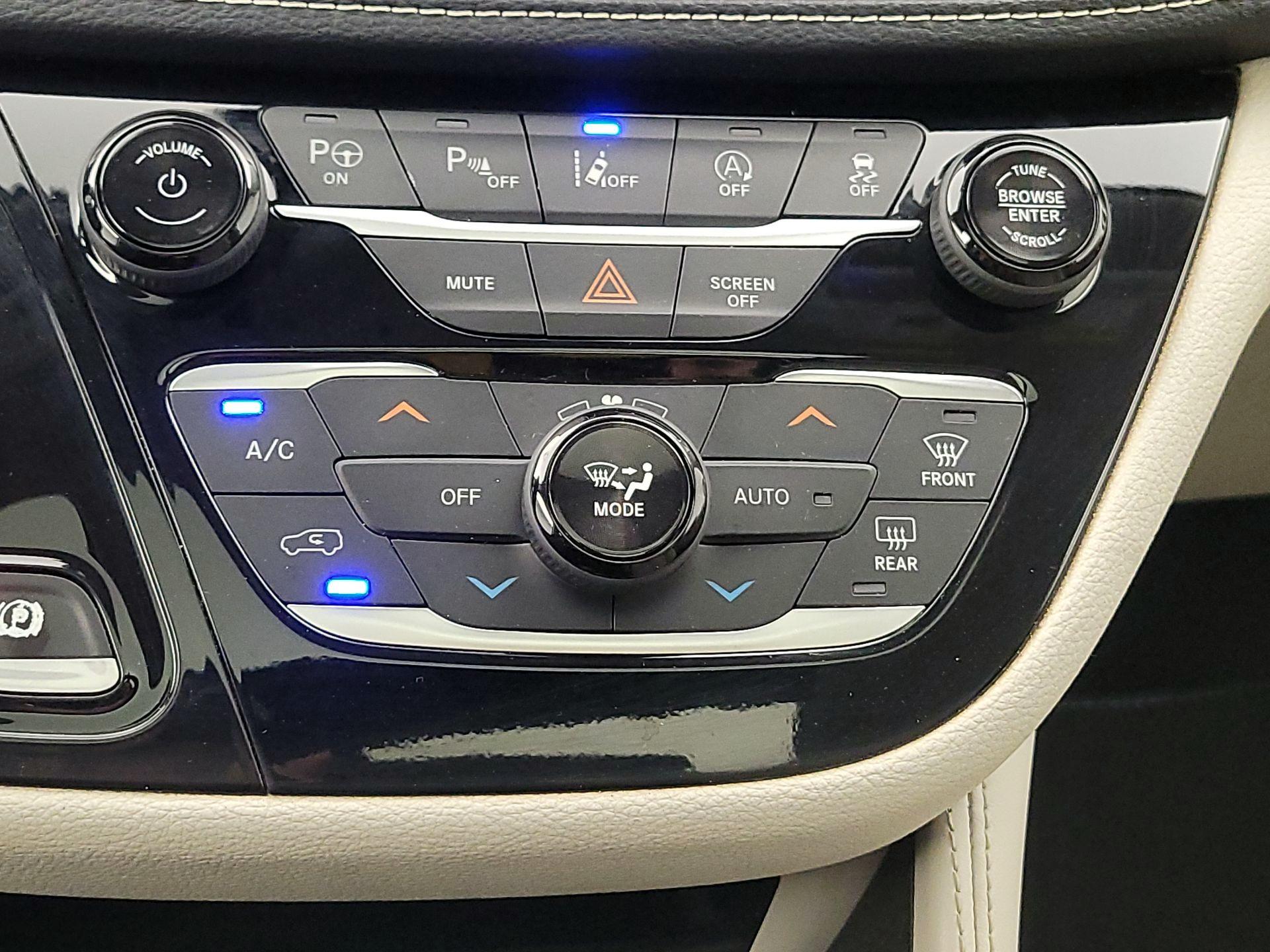 Thumbnail: 2021 Chrysler Pacifica - 17