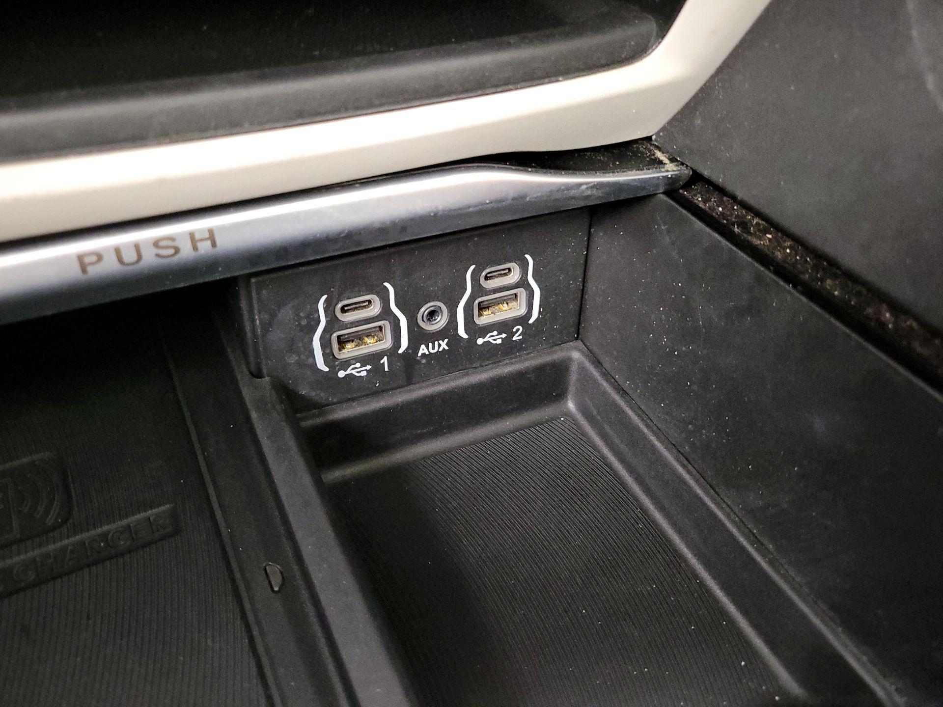 Thumbnail: 2021 Chrysler Pacifica - 19
