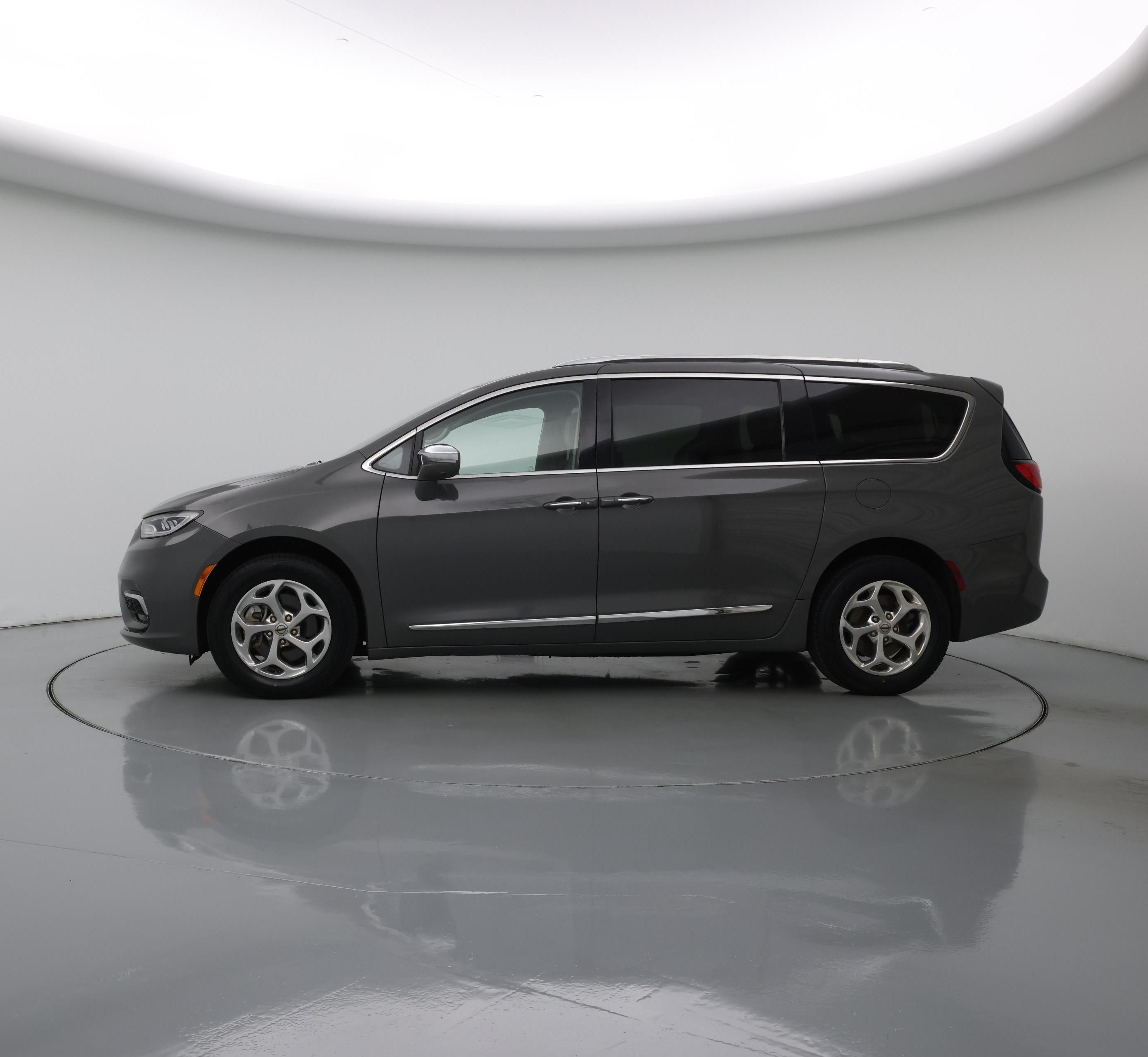 Thumbnail: 2021 Chrysler Pacifica - 3