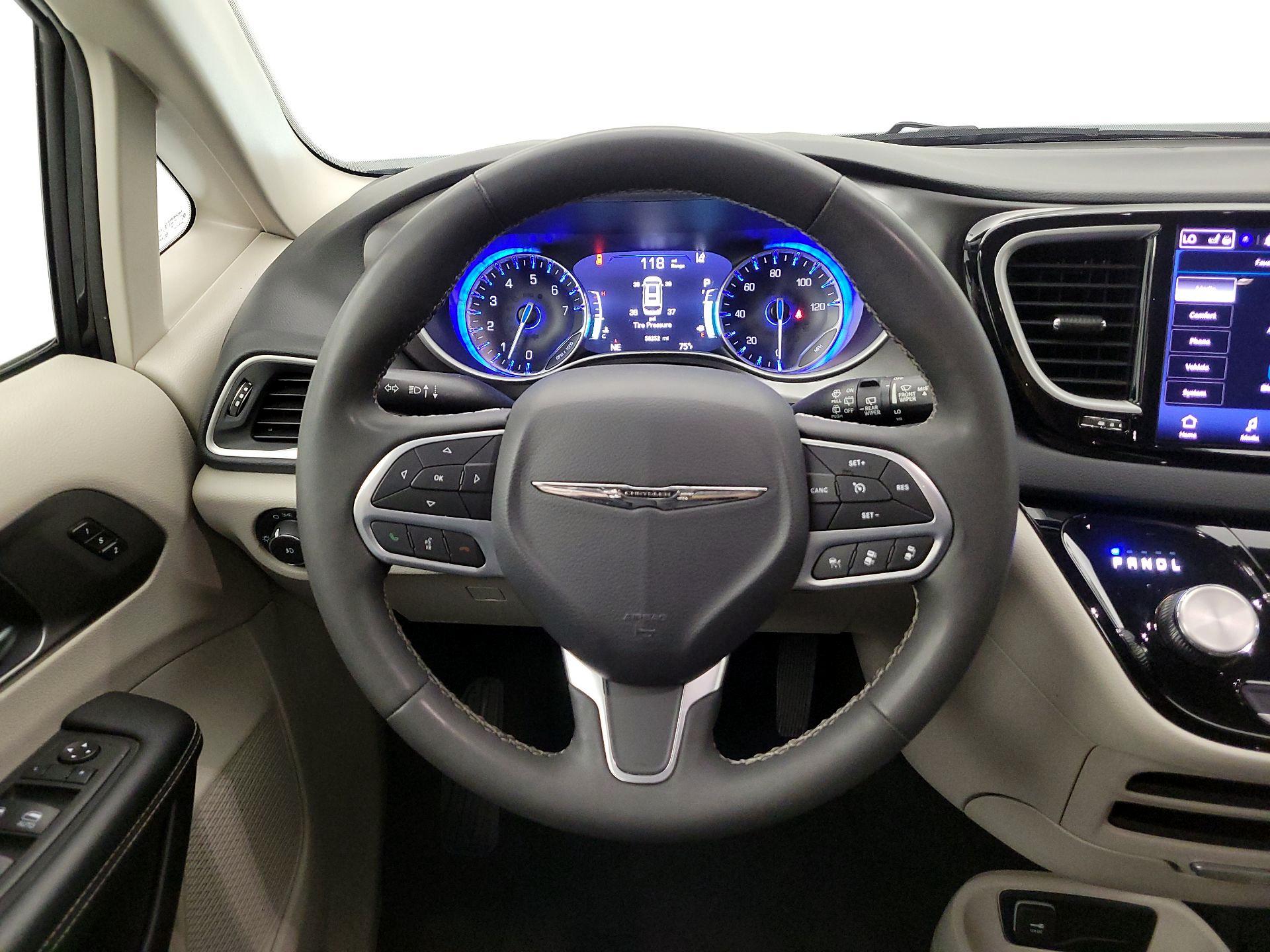 Thumbnail: 2023 Chrysler Pacifica - 10