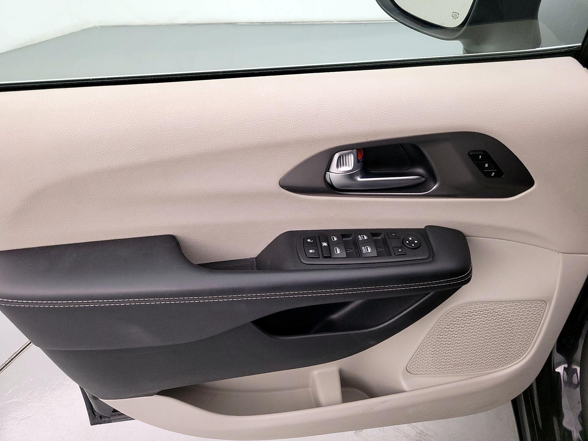 Thumbnail: 2023 Chrysler Pacifica - 12