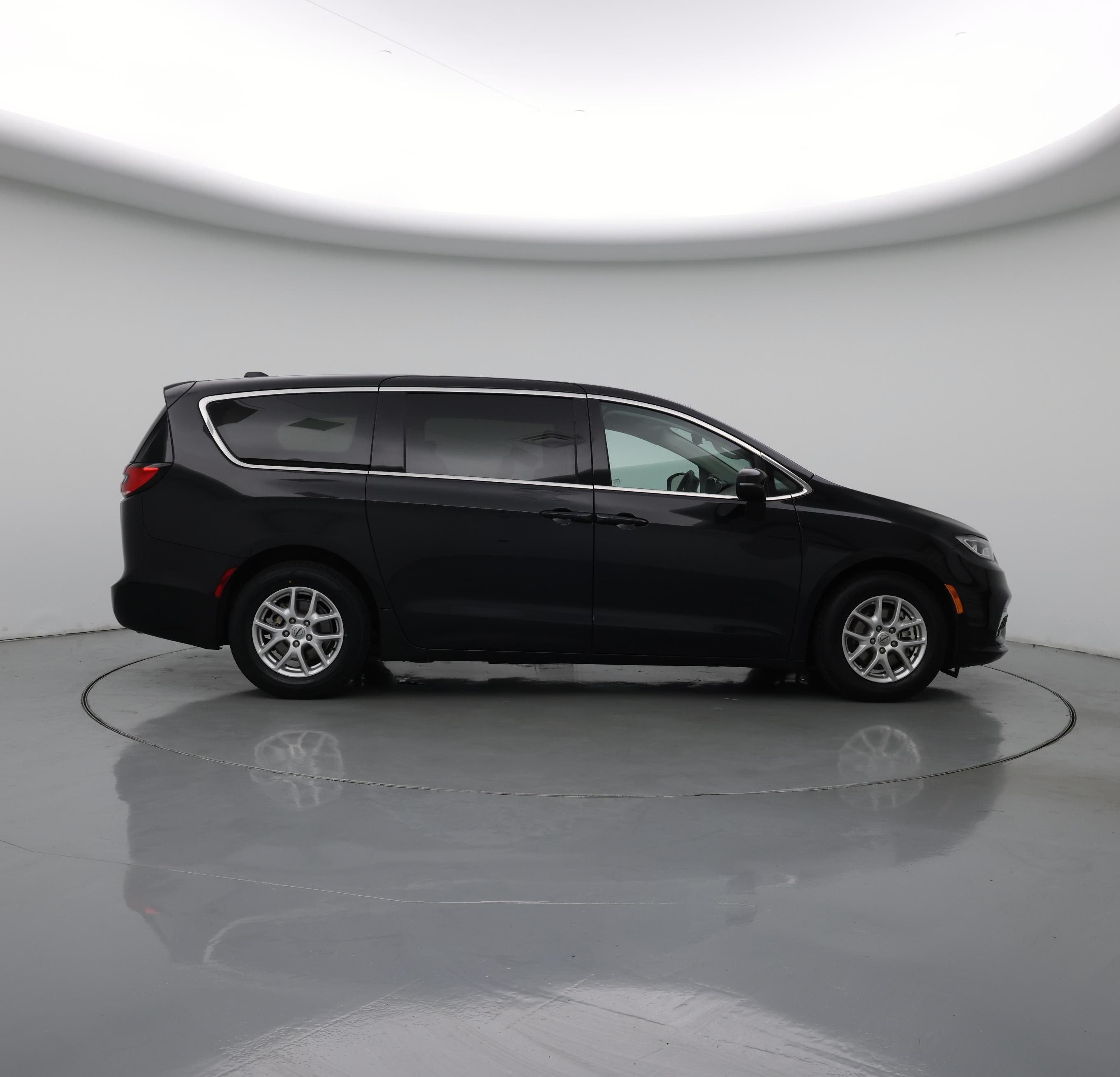 Thumbnail: 2023 Chrysler Pacifica - 7