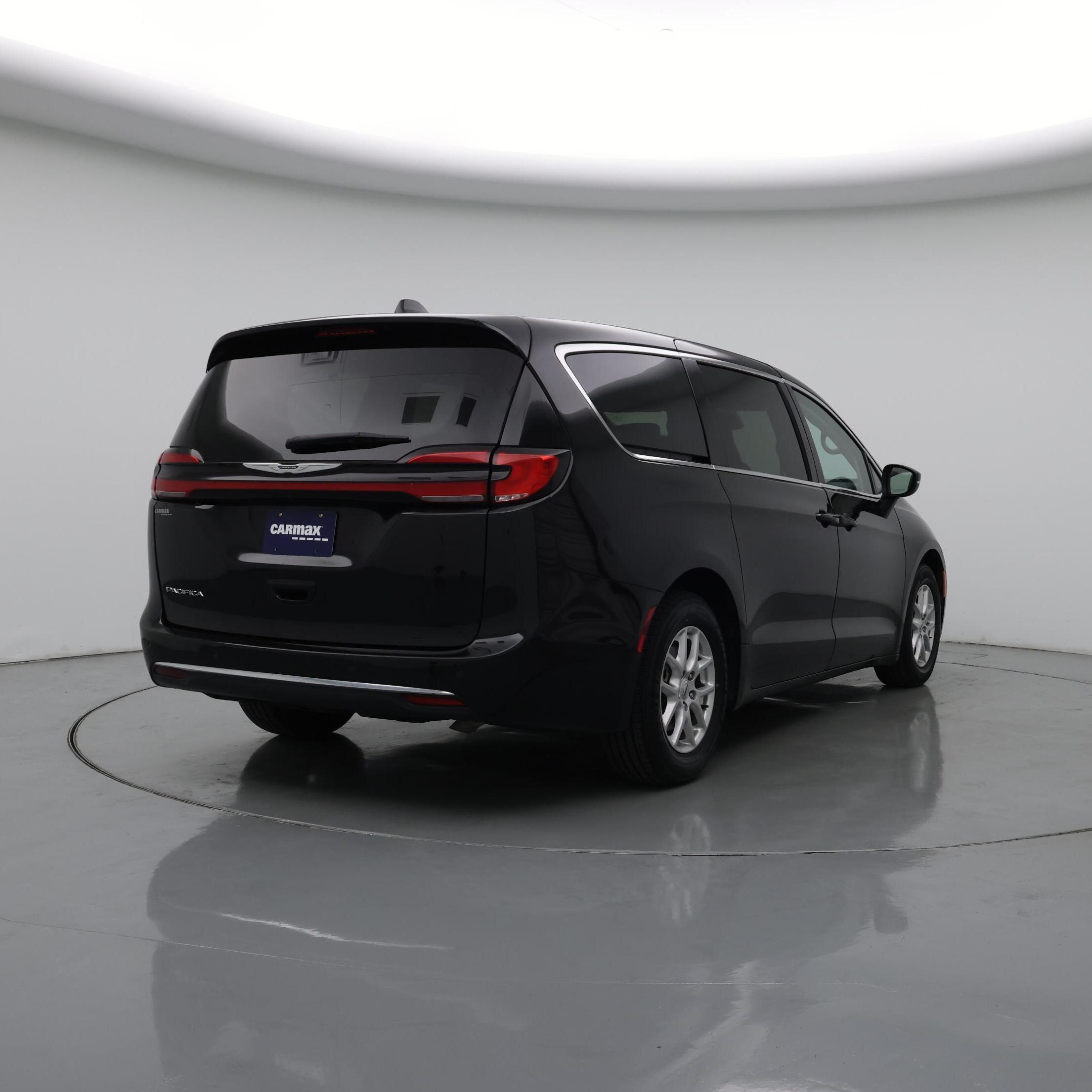 Thumbnail: 2023 Chrysler Pacifica - 8