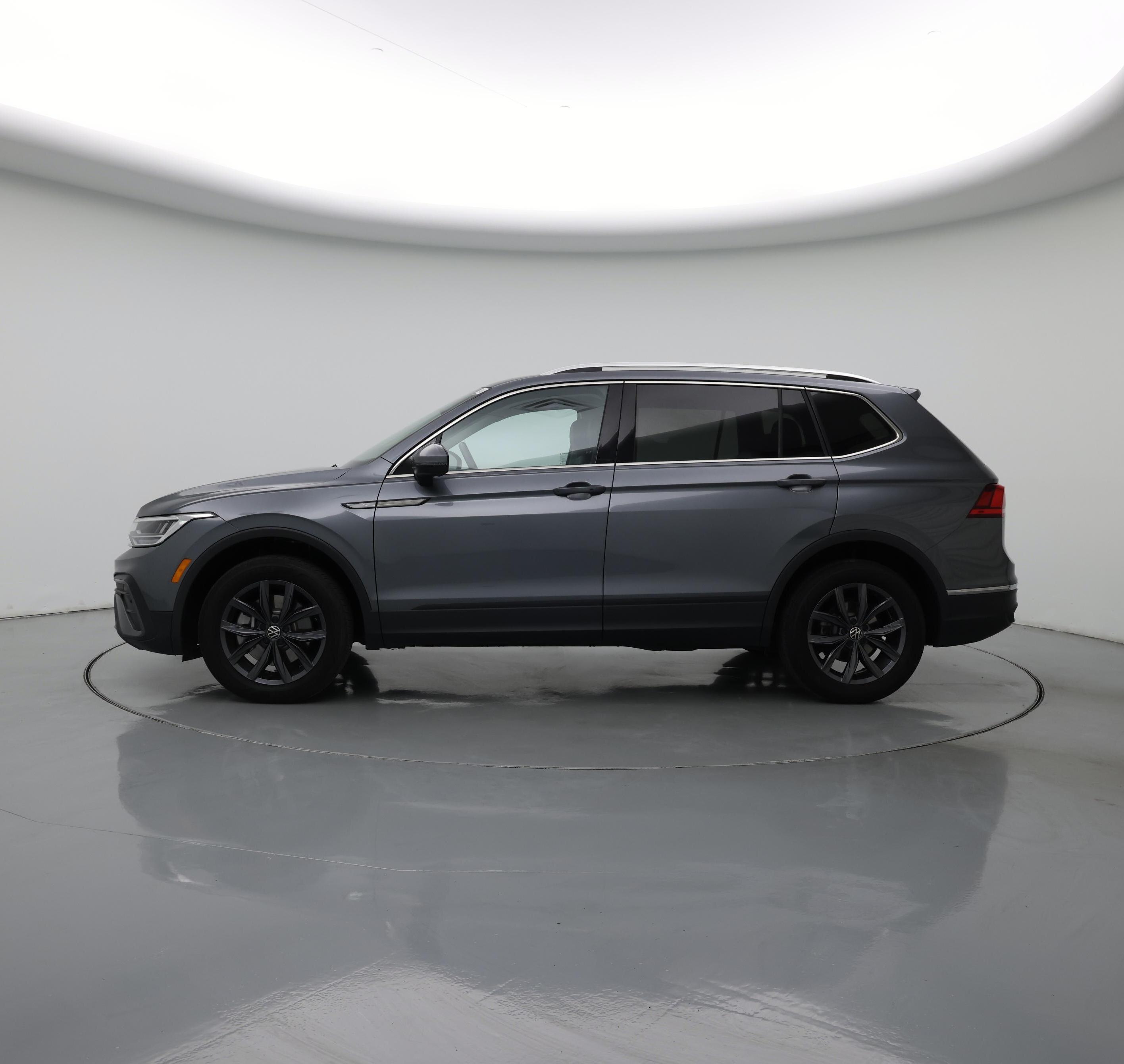 Thumbnail: 2023 Volkswagen Tiguan - 3
