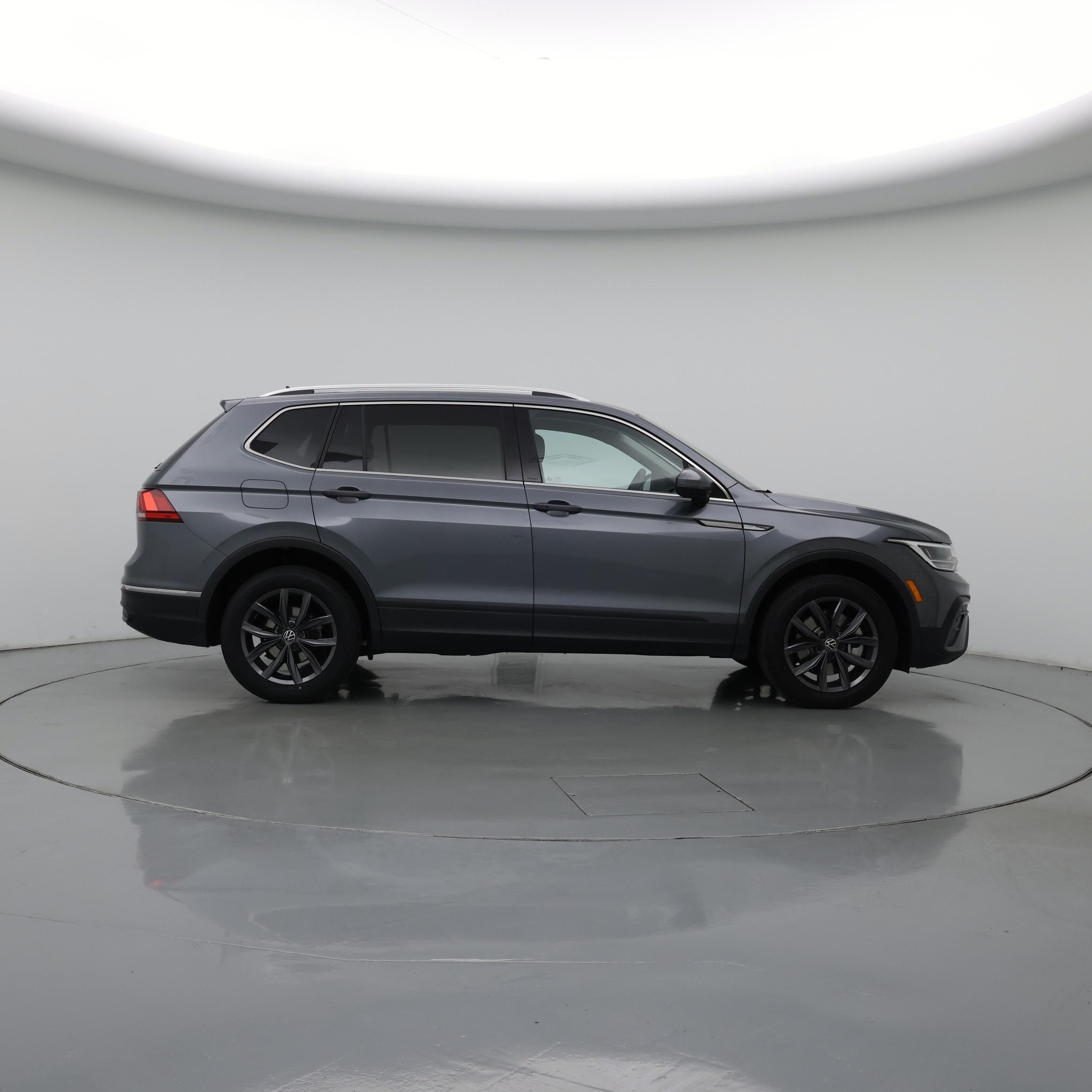Thumbnail: 2023 Volkswagen Tiguan - 7