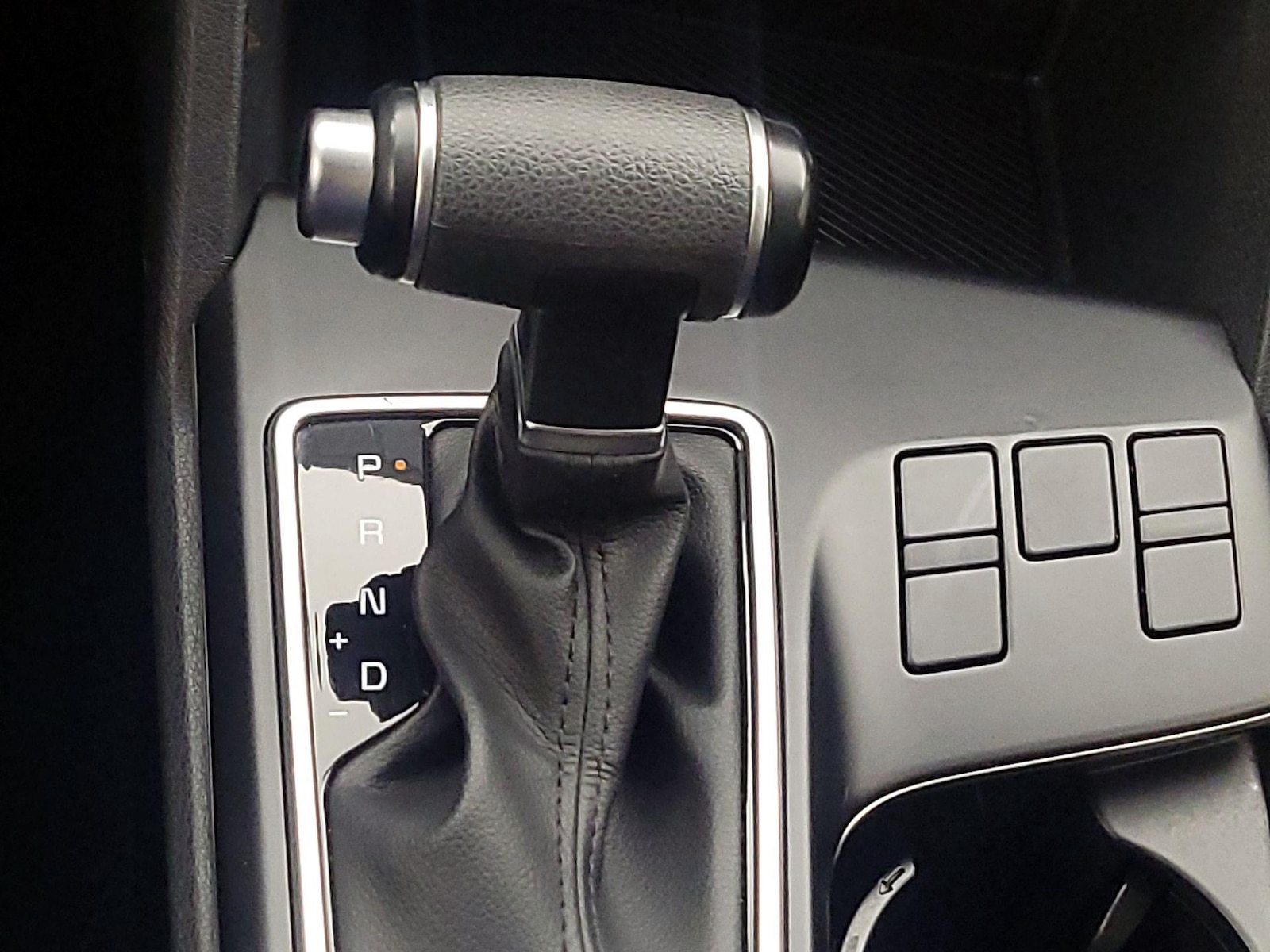 2025 Kia Sportage LX - Photo 18