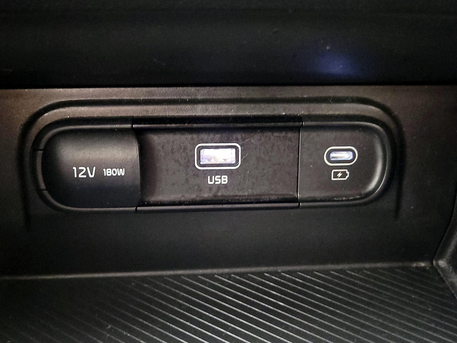 2025 Kia Sportage LX - Photo 19