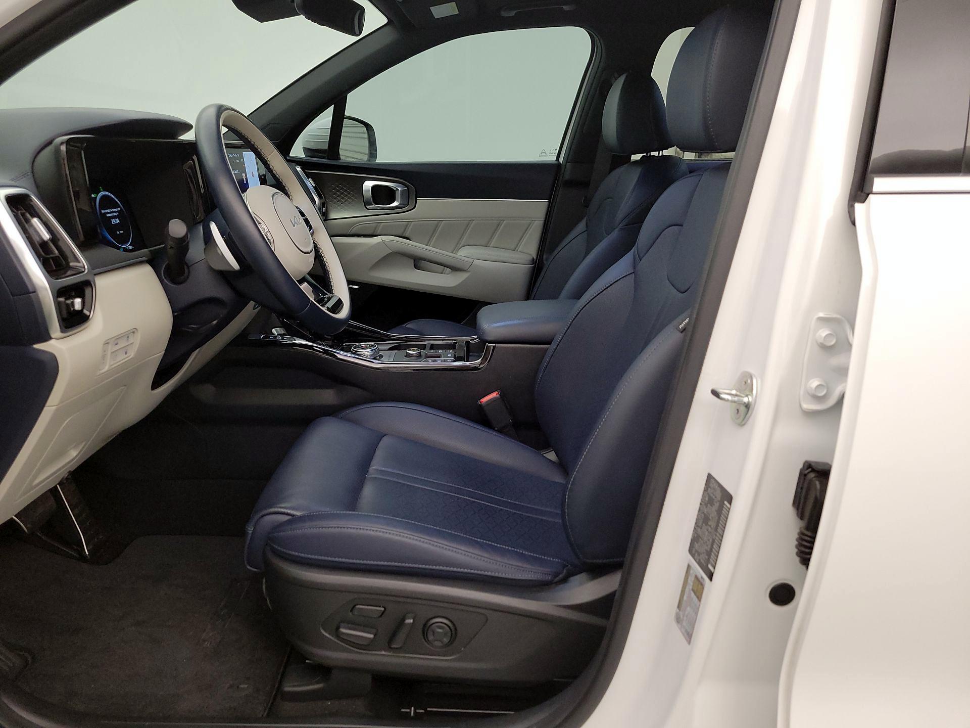 Thumbnail: 2023 Kia Sorento - 11