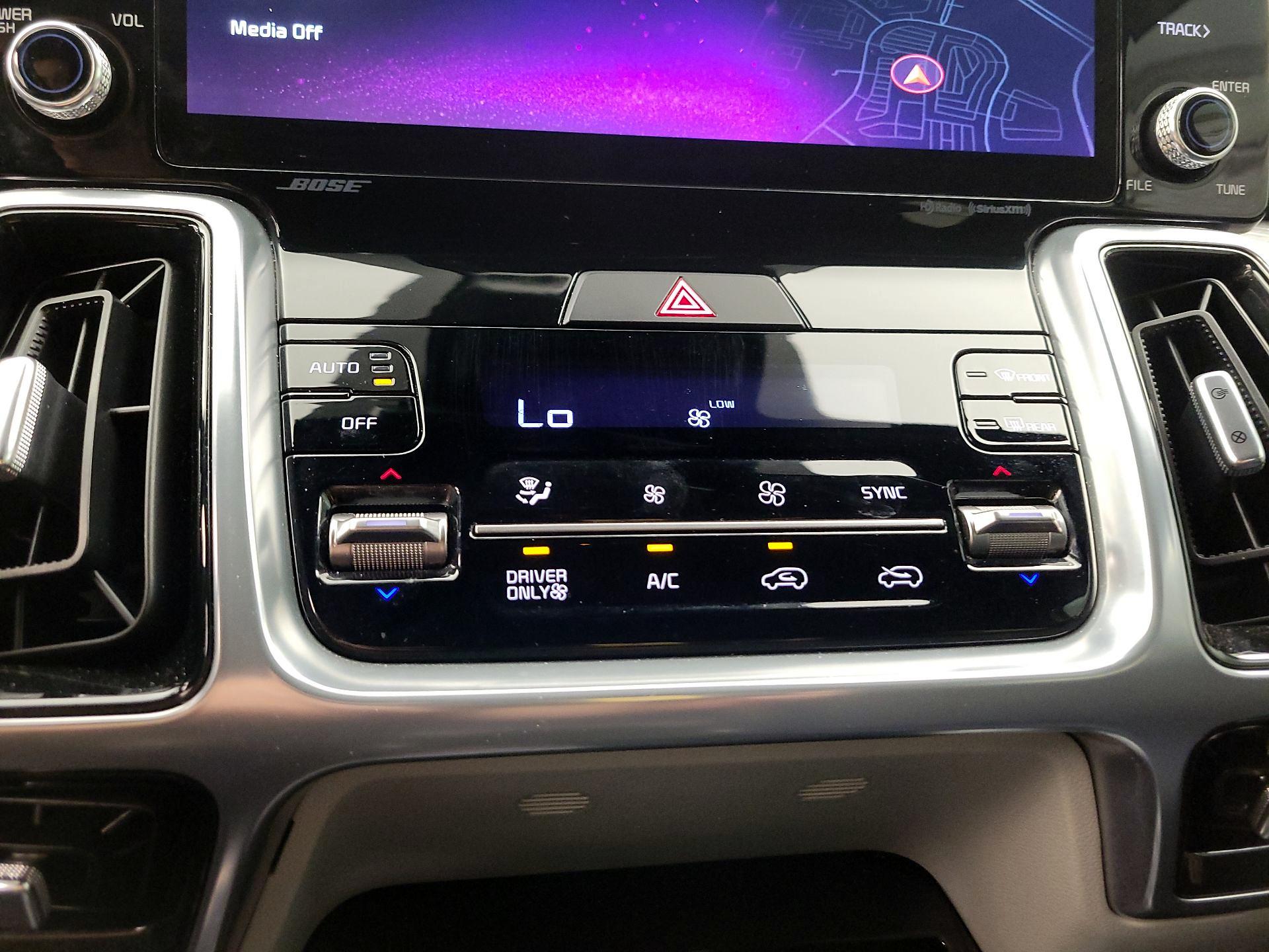 Thumbnail: 2023 Kia Sorento - 17