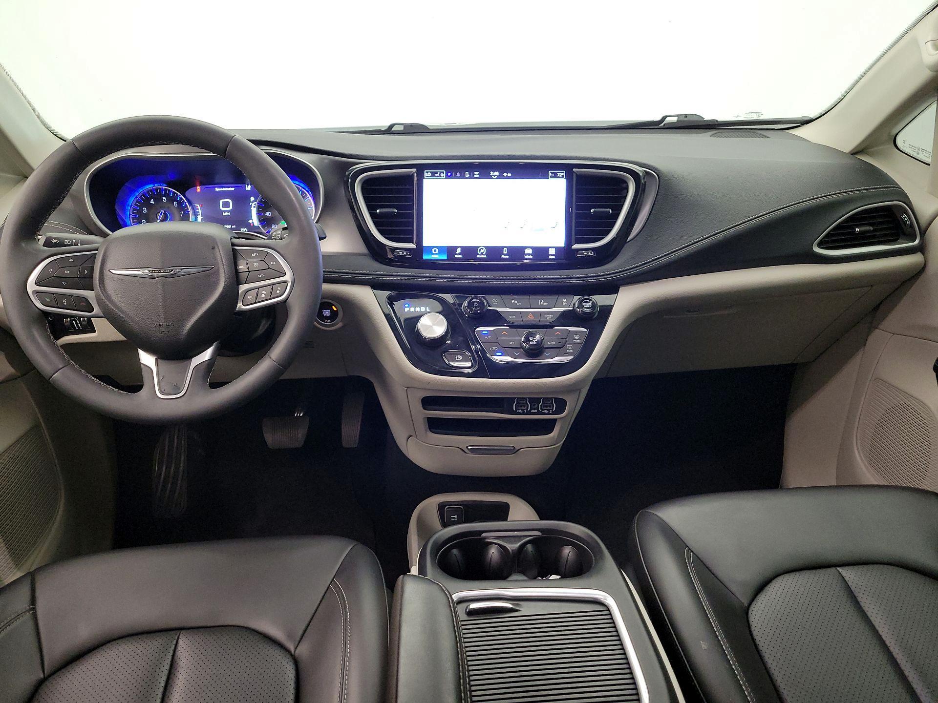 Thumbnail: 2023 Chrysler Pacifica - 9
