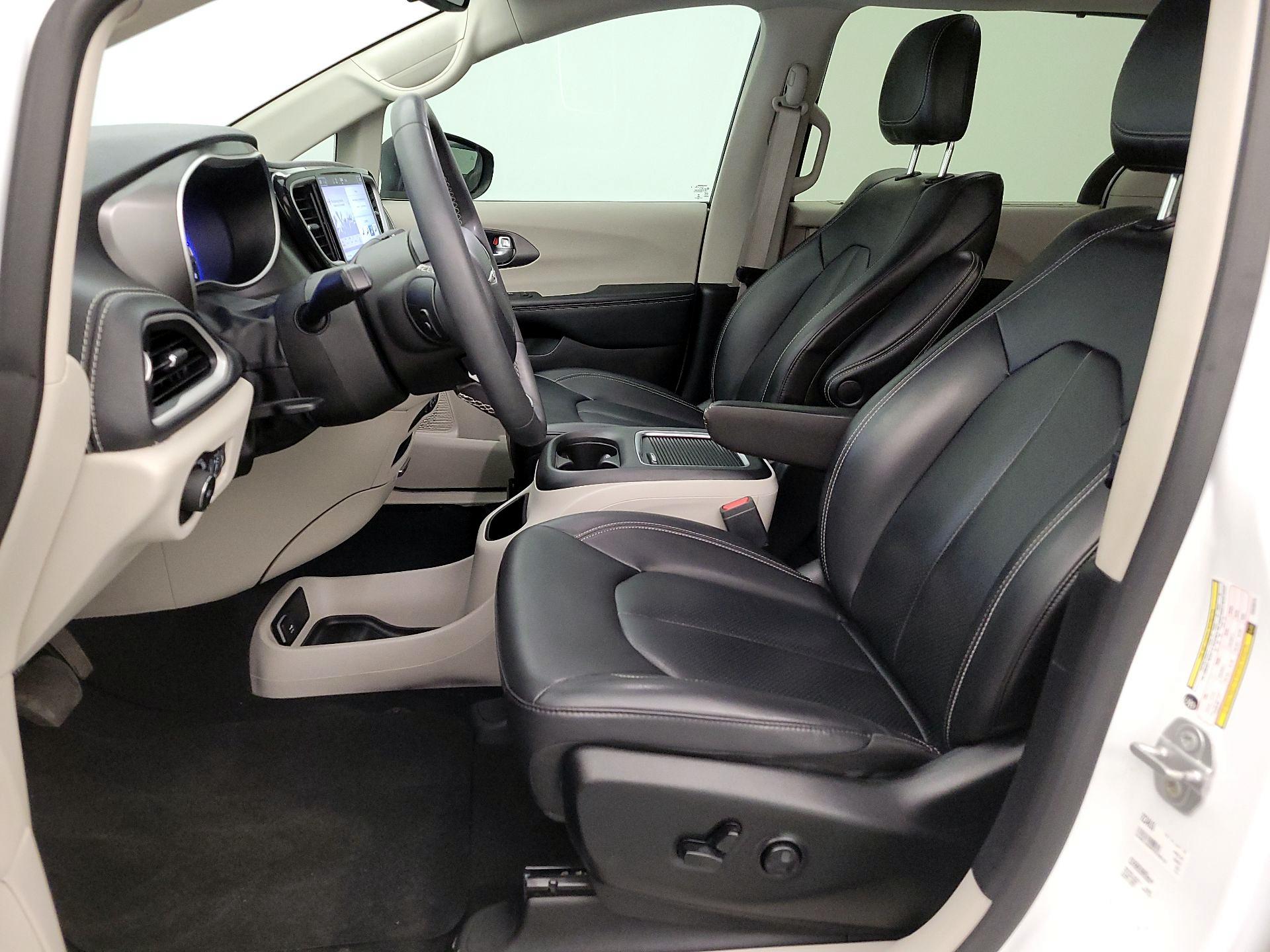 Thumbnail: 2023 Chrysler Pacifica - 11