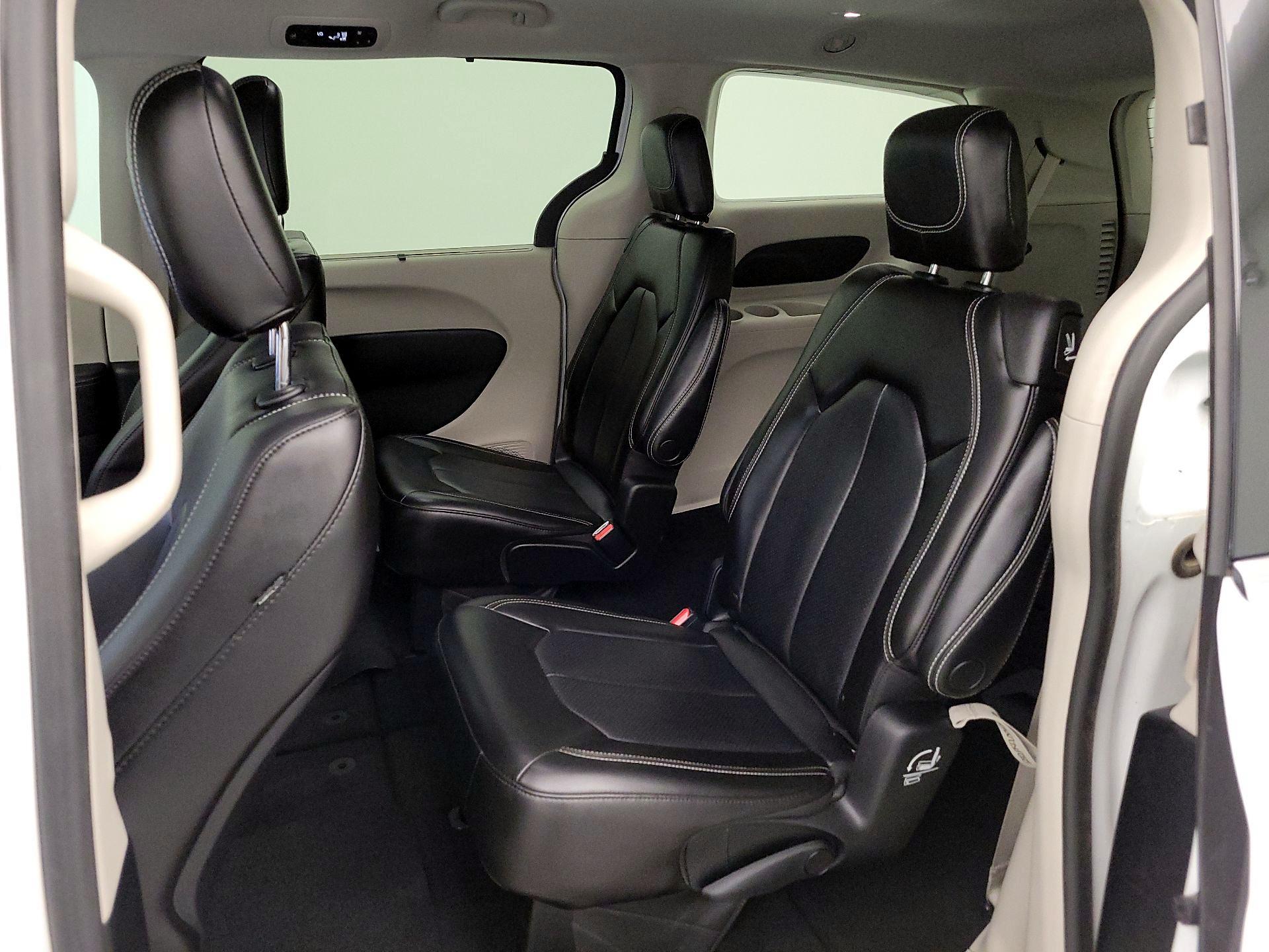 Thumbnail: 2023 Chrysler Pacifica - 19