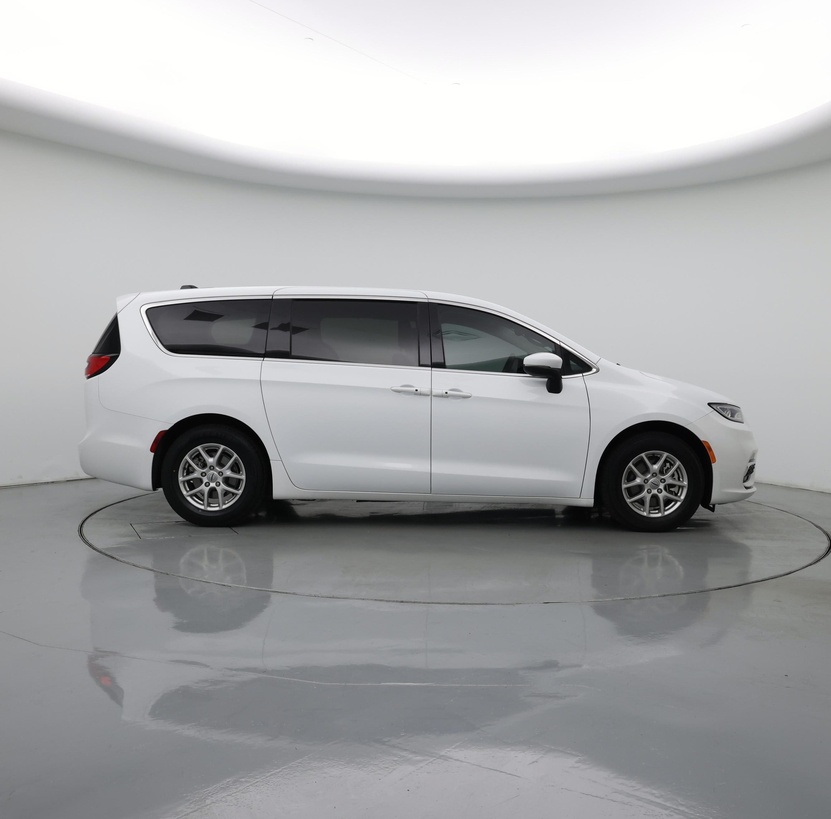 Thumbnail: 2023 Chrysler Pacifica - 7
