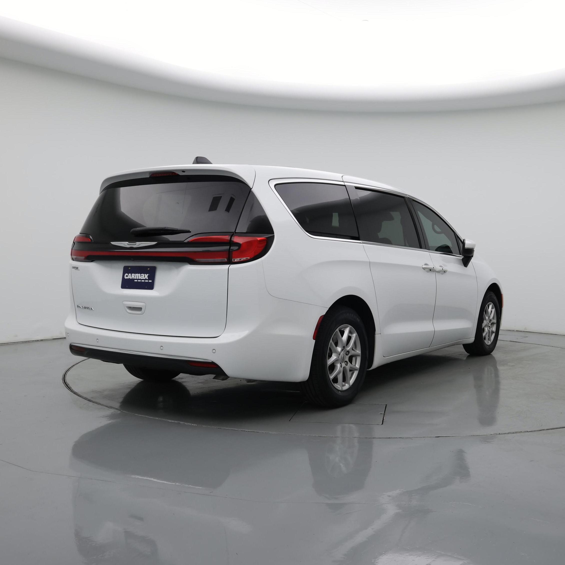 Thumbnail: 2023 Chrysler Pacifica - 8