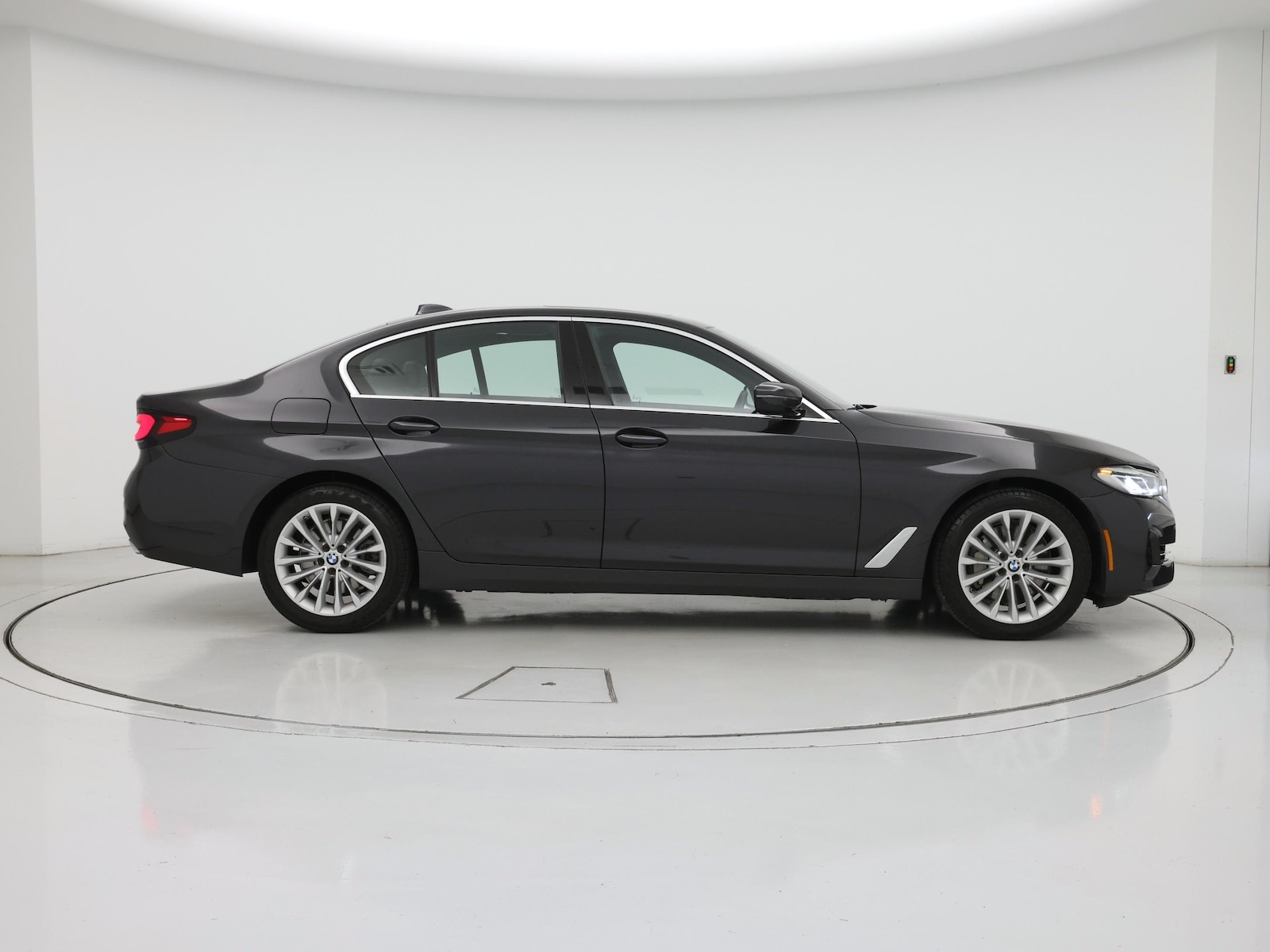 2023 BMW 5 Series 530i - Photo 8