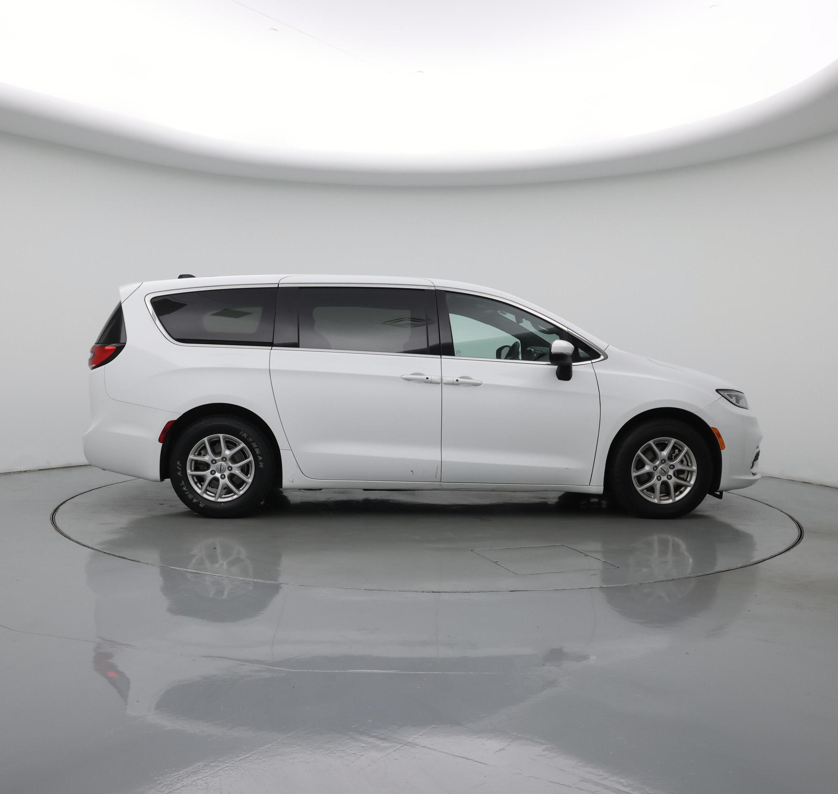 Thumbnail: 2023 Chrysler Pacifica - 7