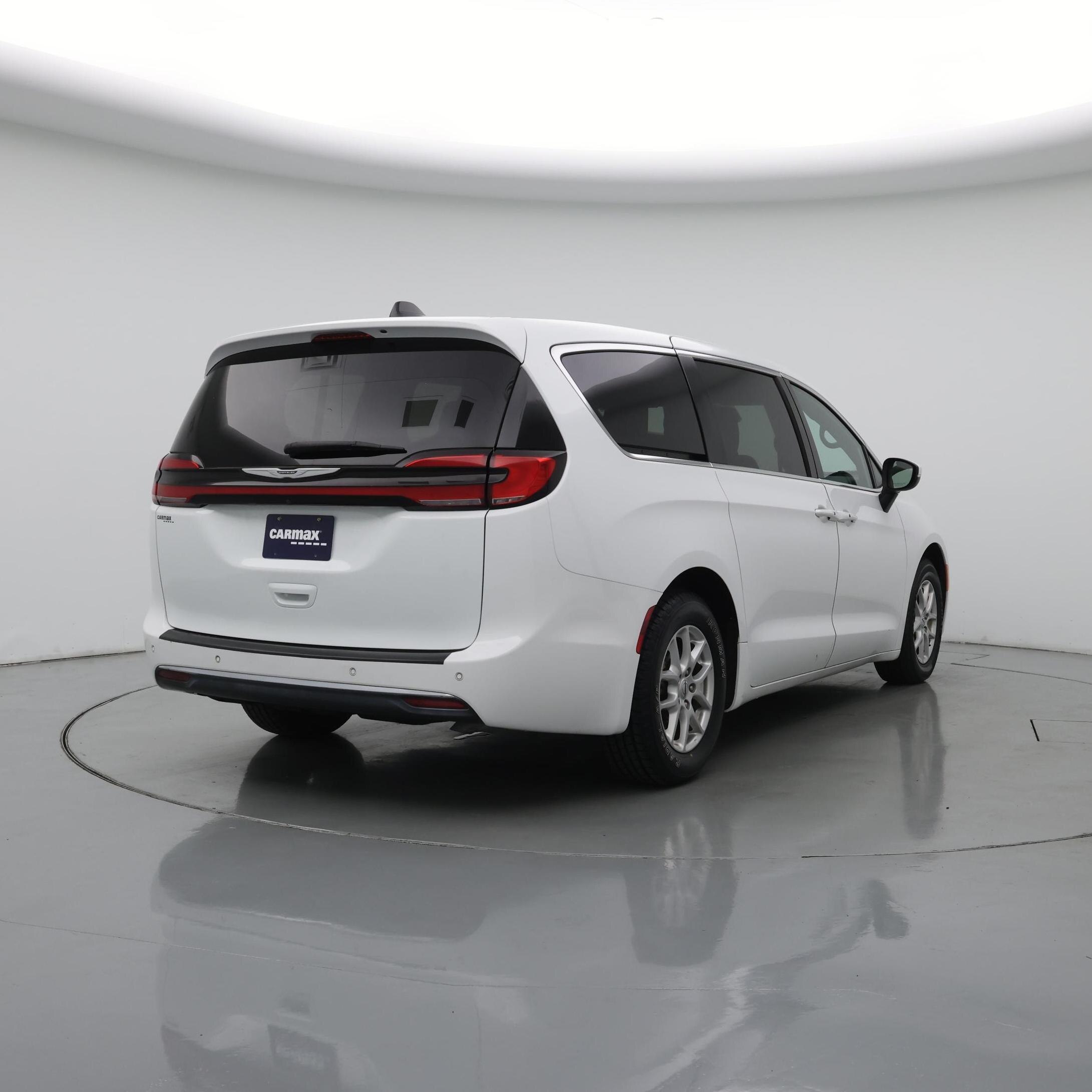 Thumbnail: 2023 Chrysler Pacifica - 8